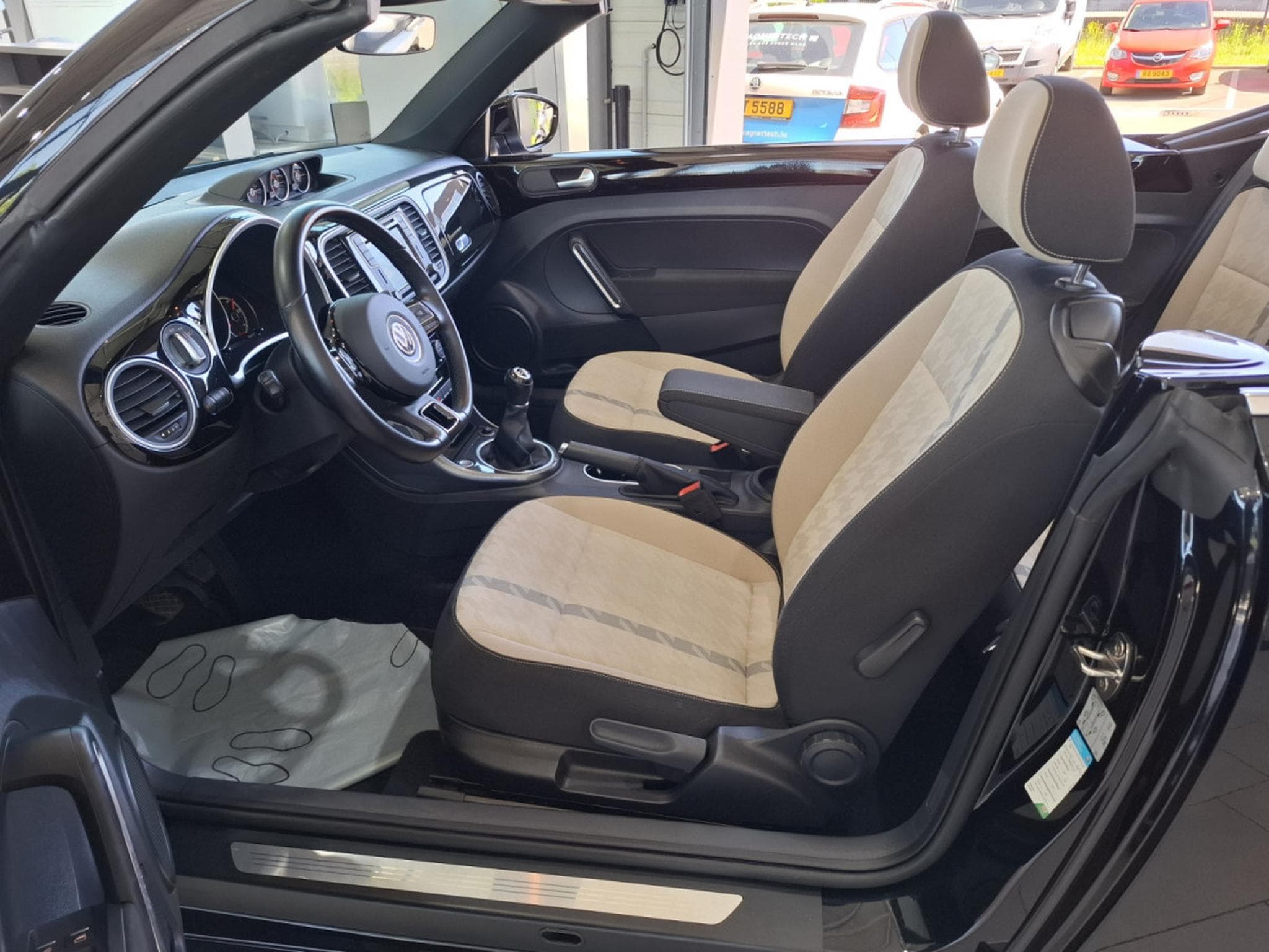 VW Beetle 2.0 TDI 150 CABRIOLET DESIGN, NAVI, PDC, ALU 18'', LED, KM 2 (2018) - Foto 9