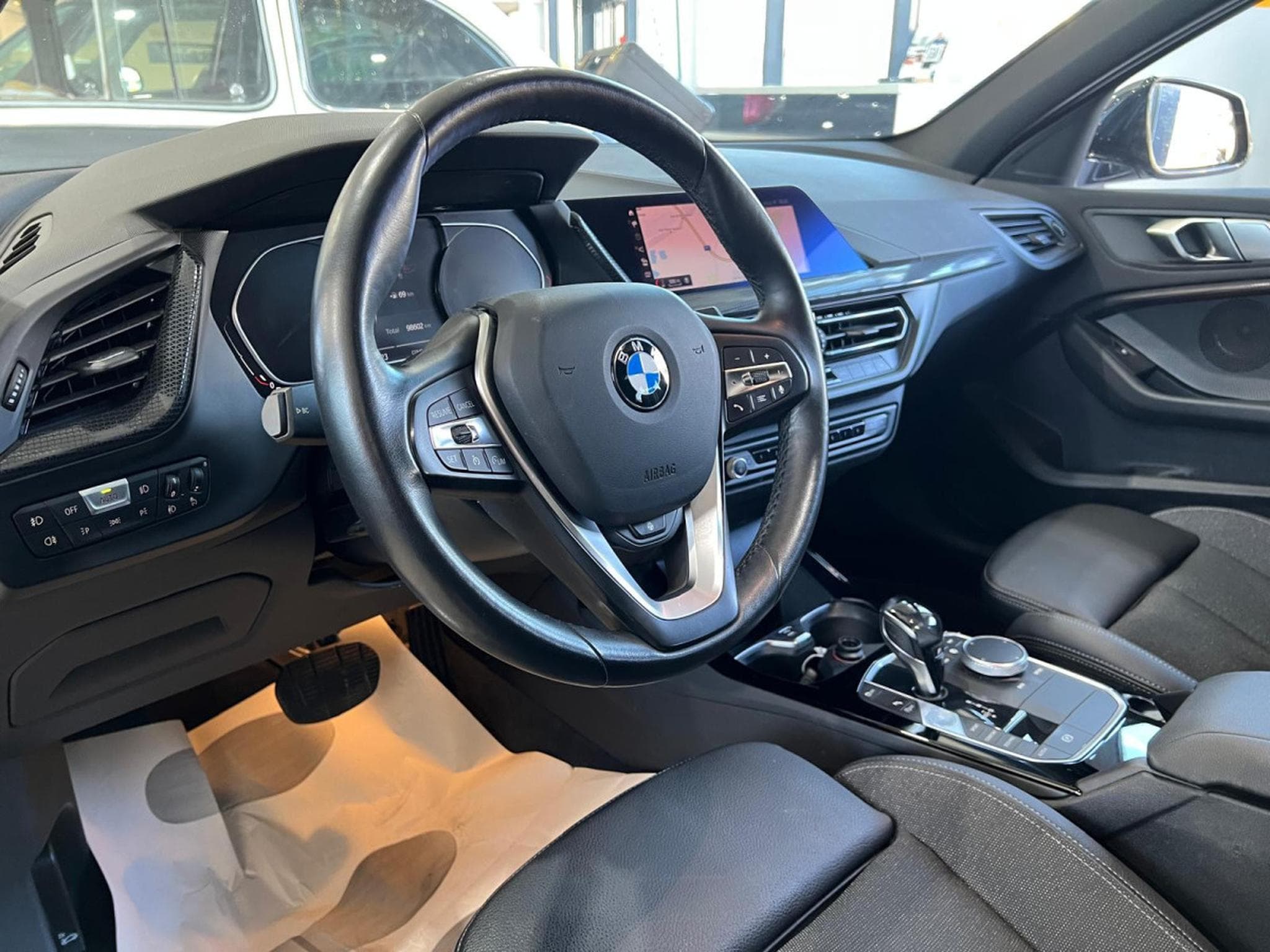 BMW 118 DA 150 SPORT LINE, CUIR, PANORAMIQUE, LED, ALU17'', CARPLAY, (2020) - Foto 14