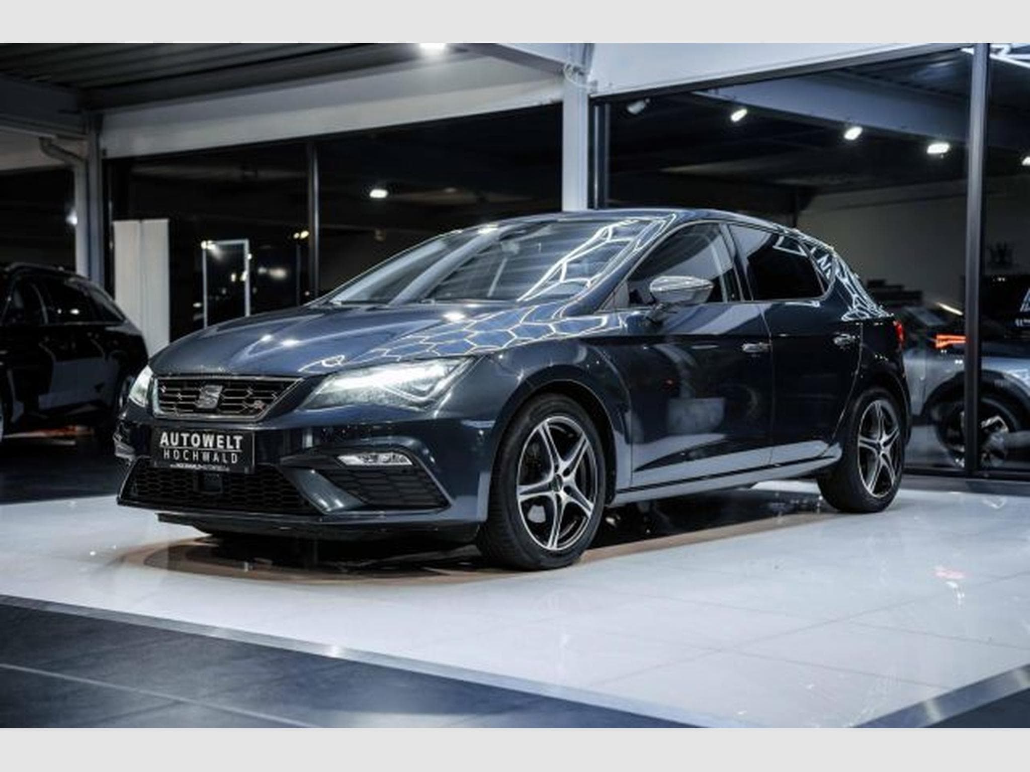 Seat Leon Leon 2.0 TDI FR-Line NAVI RFK LED SHZG VIRTUAL (2019) - Foto 4