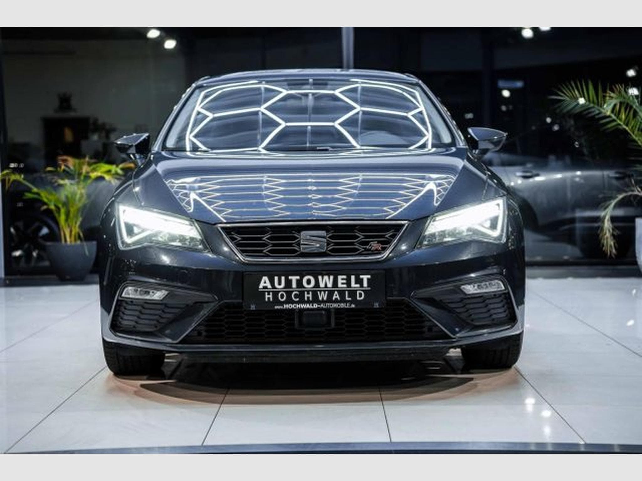 Seat Leon Leon 2.0 TDI FR-Line NAVI RFK LED SHZG VIRTUAL (2019) - Foto 5