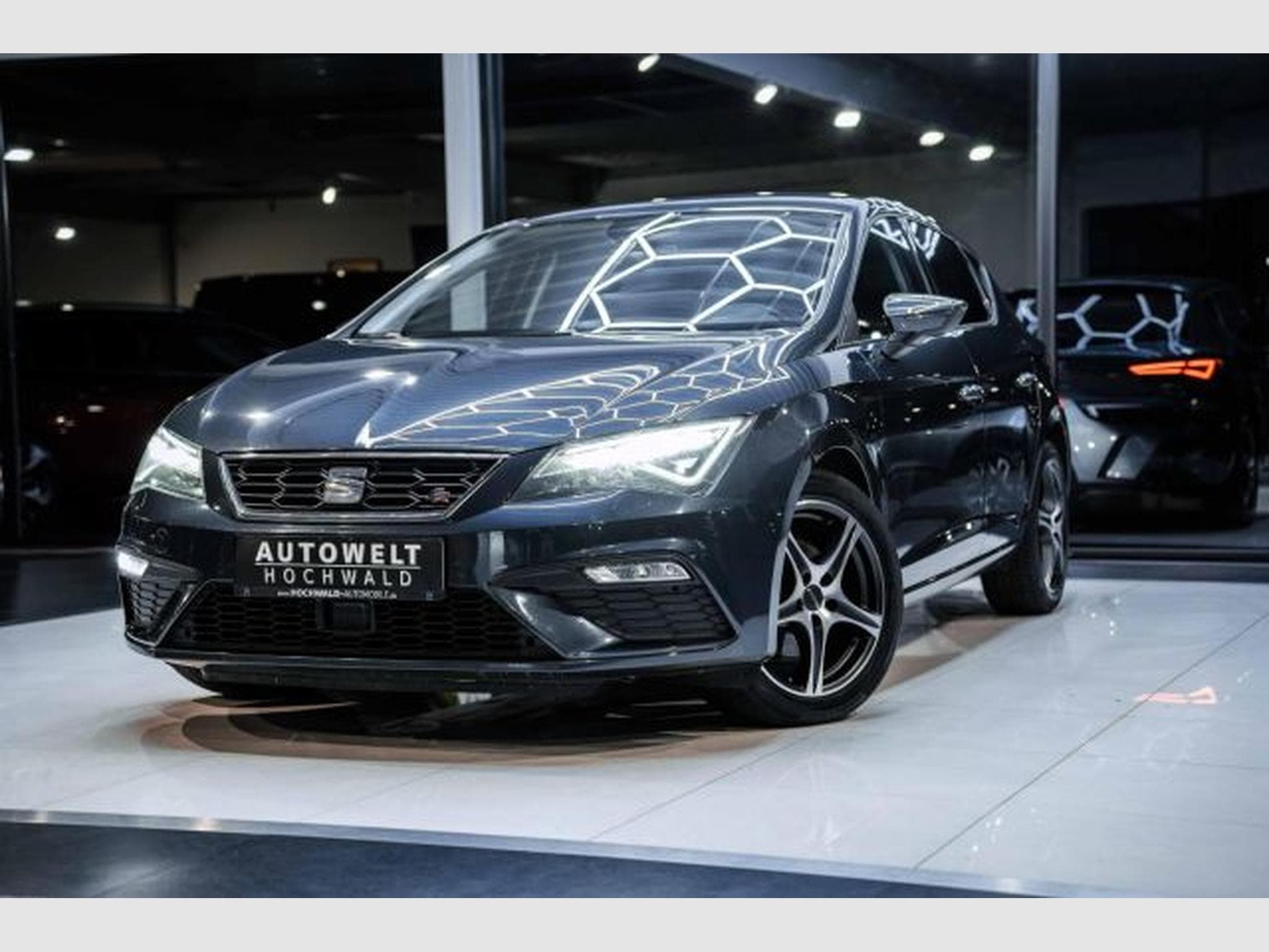 Seat Leon Leon 2.0 TDI FR-Line NAVI RFK LED SHZG VIRTUAL (2019) - Foto 2