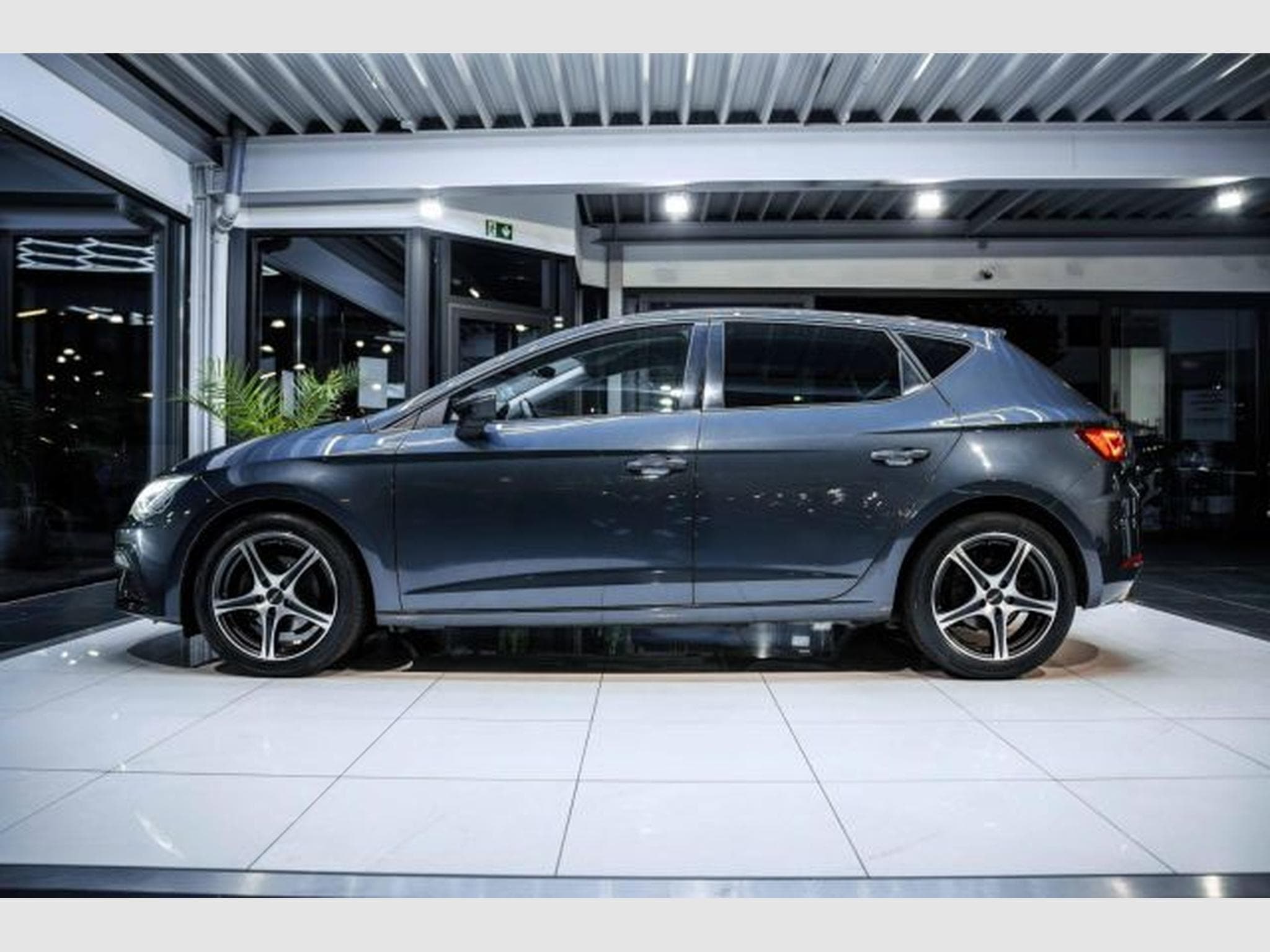 Seat Leon Leon 2.0 TDI FR-Line NAVI RFK LED SHZG VIRTUAL (2019) - Foto 10
