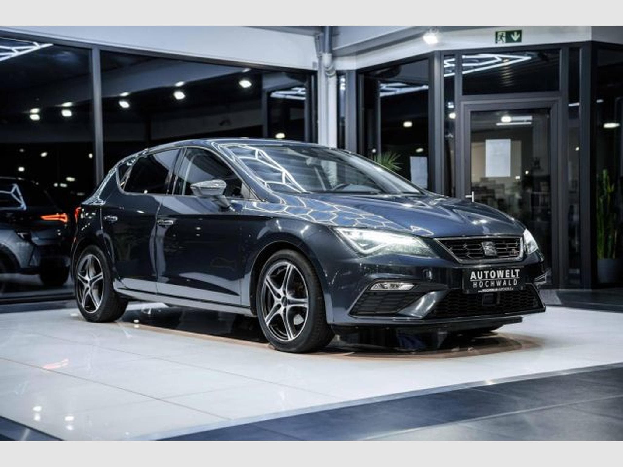 Seat Leon Leon 2.0 TDI FR-Line NAVI RFK LED SHZG VIRTUAL (2019) - Foto 6
