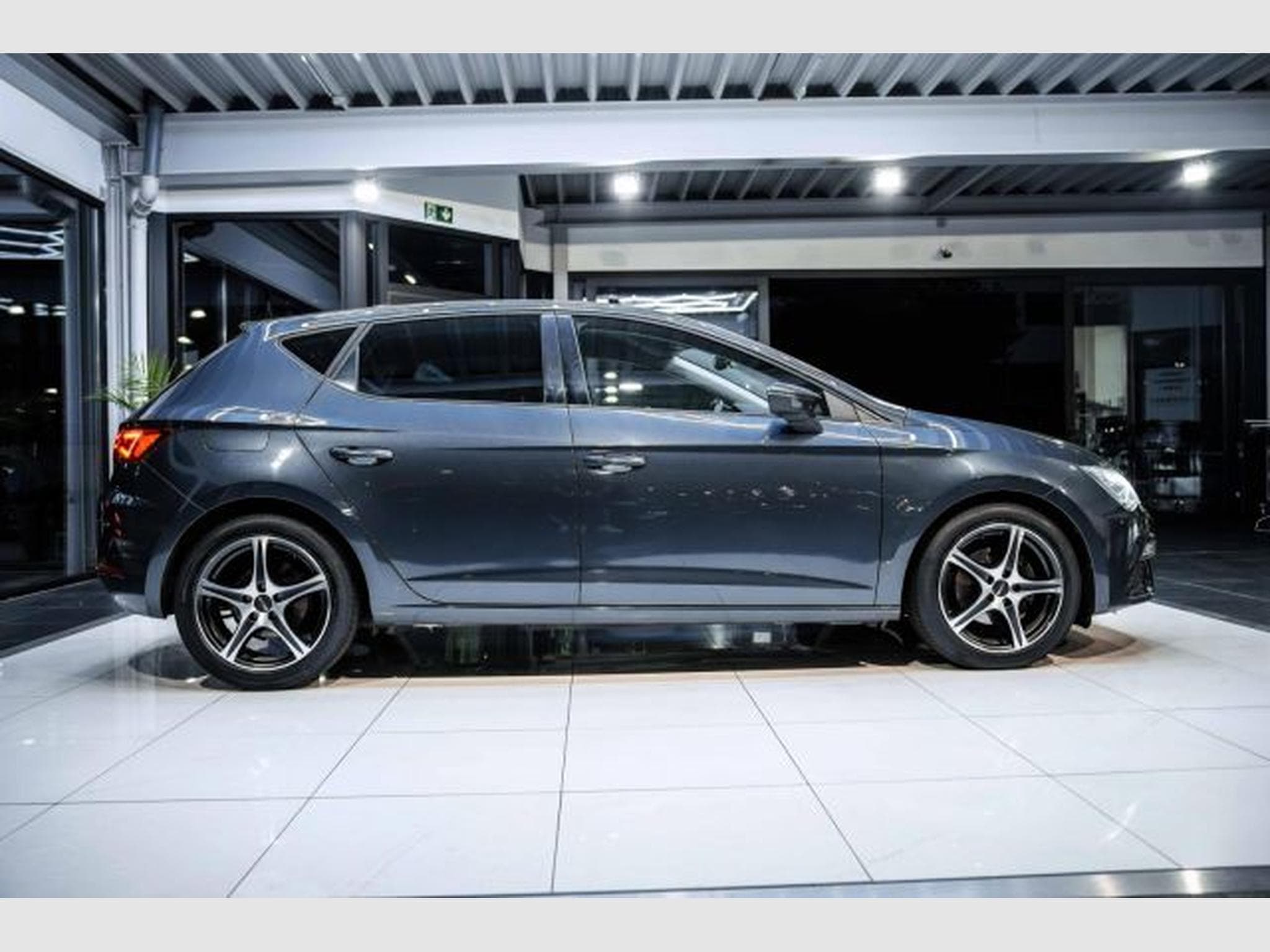 Seat Leon Leon 2.0 TDI FR-Line NAVI RFK LED SHZG VIRTUAL (2019) - Foto 7