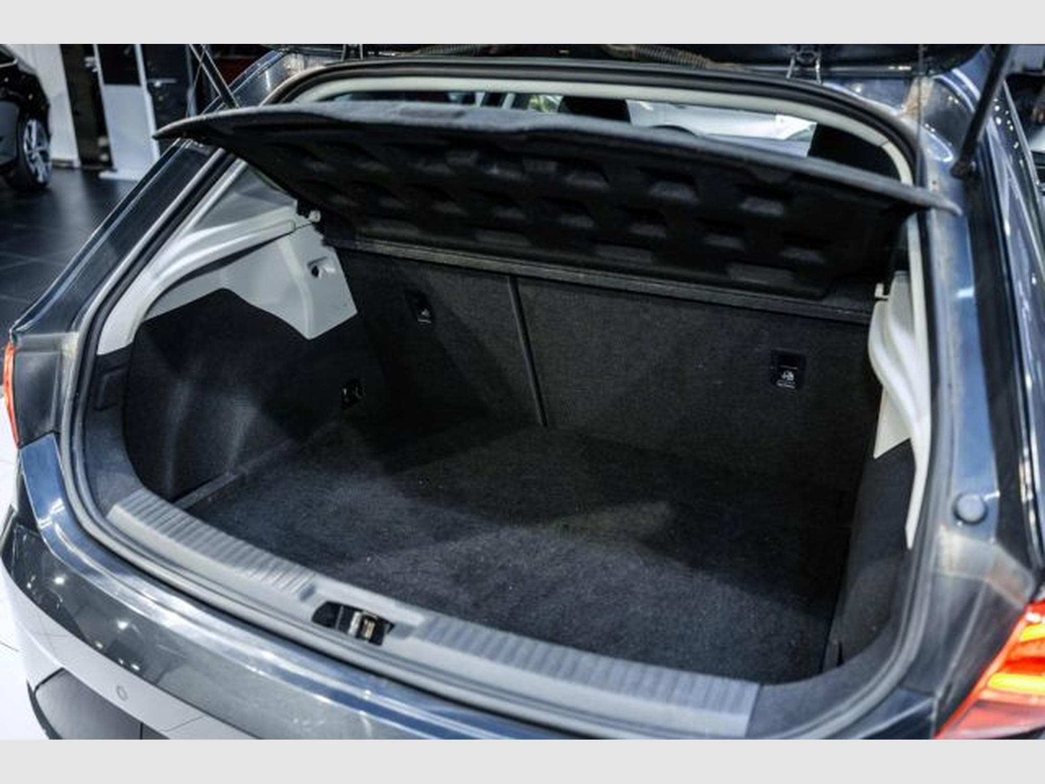 Seat Leon Leon 2.0 TDI FR-Line NAVI RFK LED SHZG VIRTUAL (2019) - Foto 14