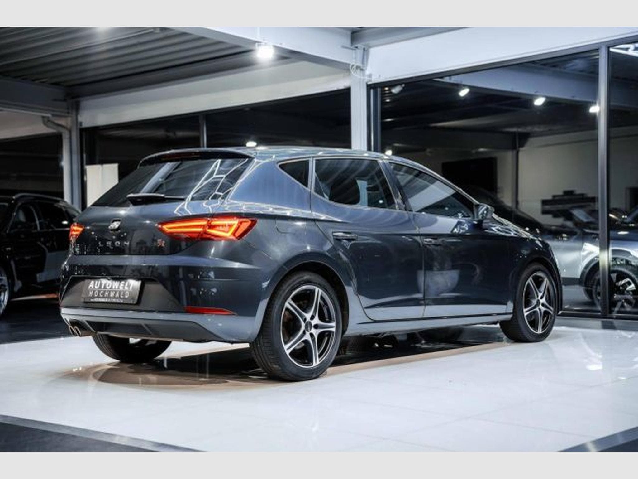 Seat Leon Leon 2.0 TDI FR-Line NAVI RFK LED SHZG VIRTUAL (2019) - Foto 13