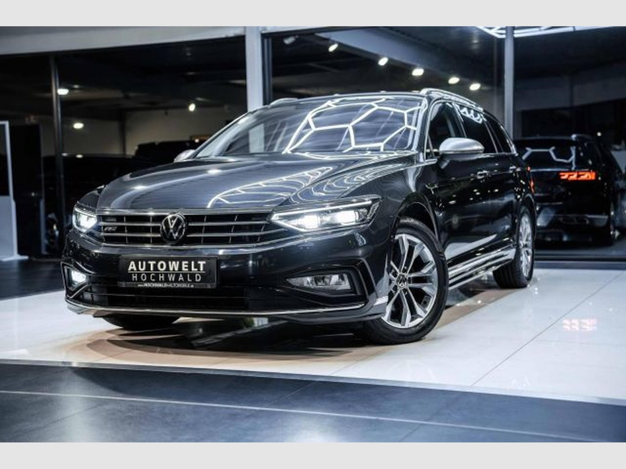 VW Passat Passat Variant 2.0 TDI DSG Eleg. R-Line LED AHK (2023) - Foto 2