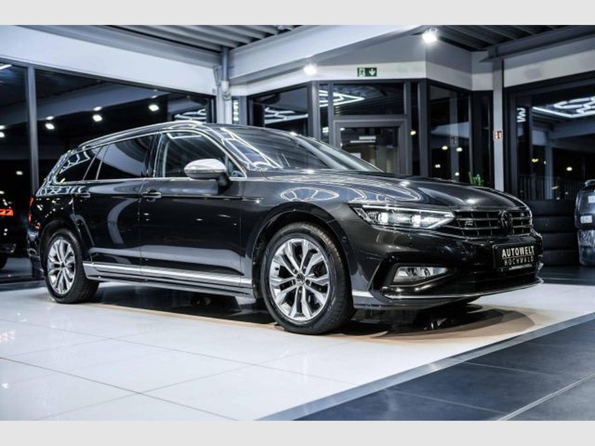 VW Passat Passat Variant 2.0 TDI DSG Eleg. R-Line LED AHK (2023) - Foto 6