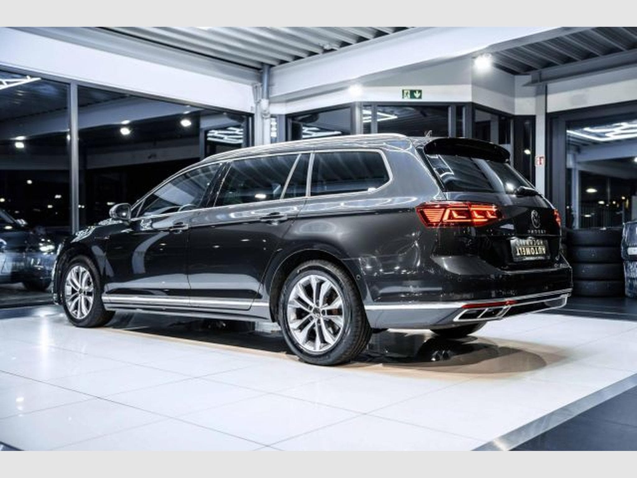 VW Passat Passat Variant 2.0 TDI DSG Eleg. R-Line LED AHK (2023) - Foto 12