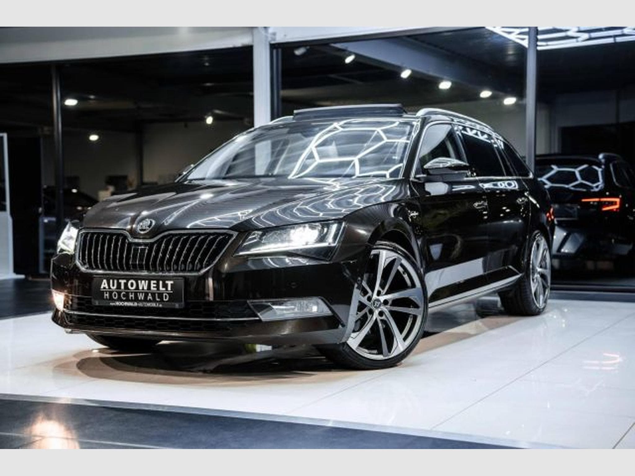 Skoda Superb Superb 2.0 TDI DSG L&amp;K 4x4 RFK AHK STAHZ PANO (2016) - Foto 2