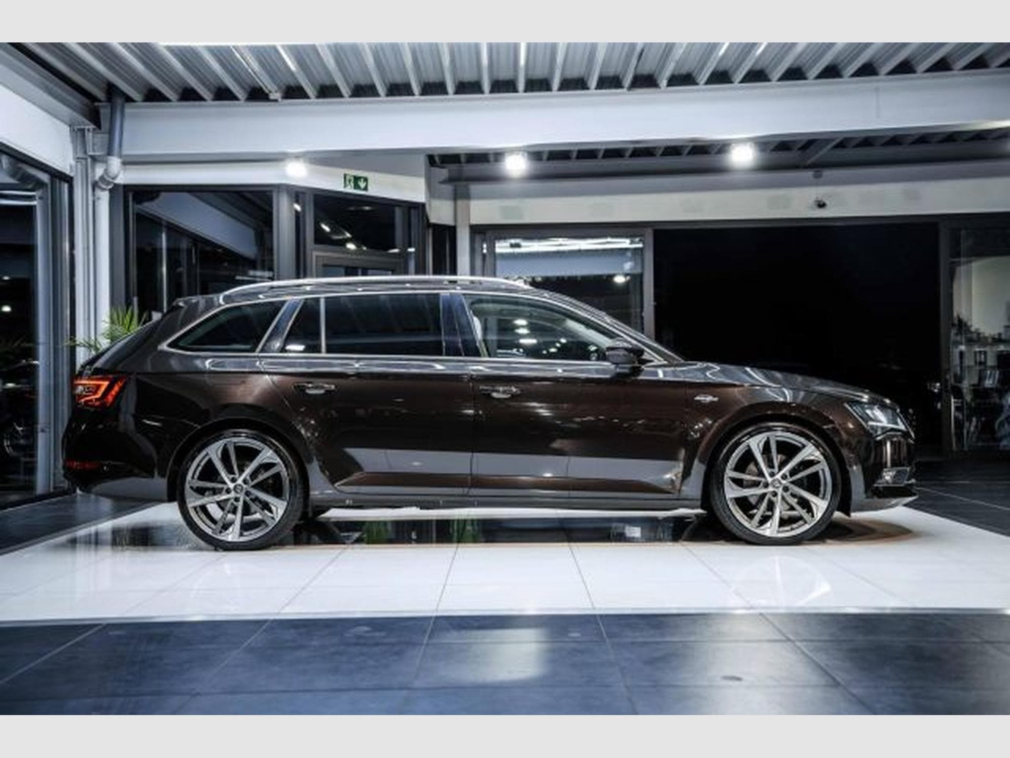 Skoda Superb Superb 2.0 TDI DSG L&amp;K 4x4 RFK AHK STAHZ PANO (2016) - Foto 7
