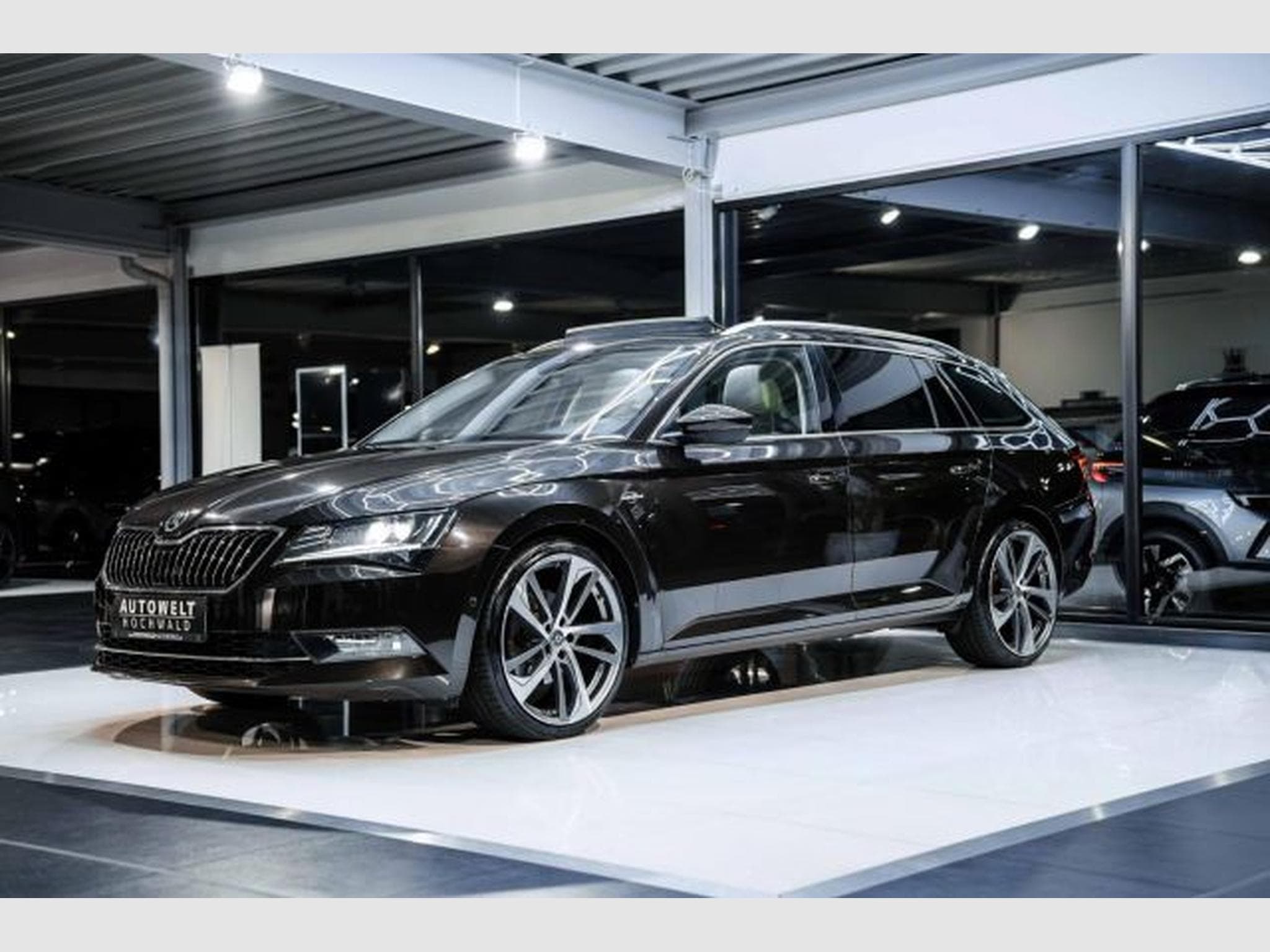 Skoda Superb Superb 2.0 TDI DSG L&amp;K 4x4 RFK AHK STAHZ PANO (2016) - Foto 4