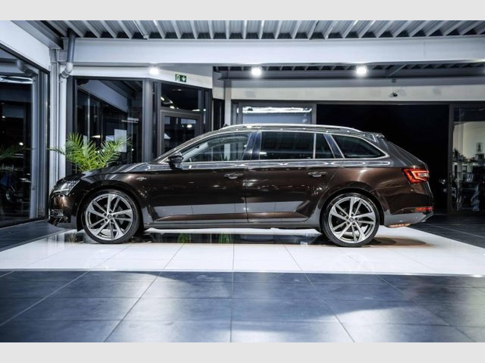 Skoda Superb Superb 2.0 TDI DSG L&amp;K 4x4 RFK AHK STAHZ PANO (2016) - Foto 11