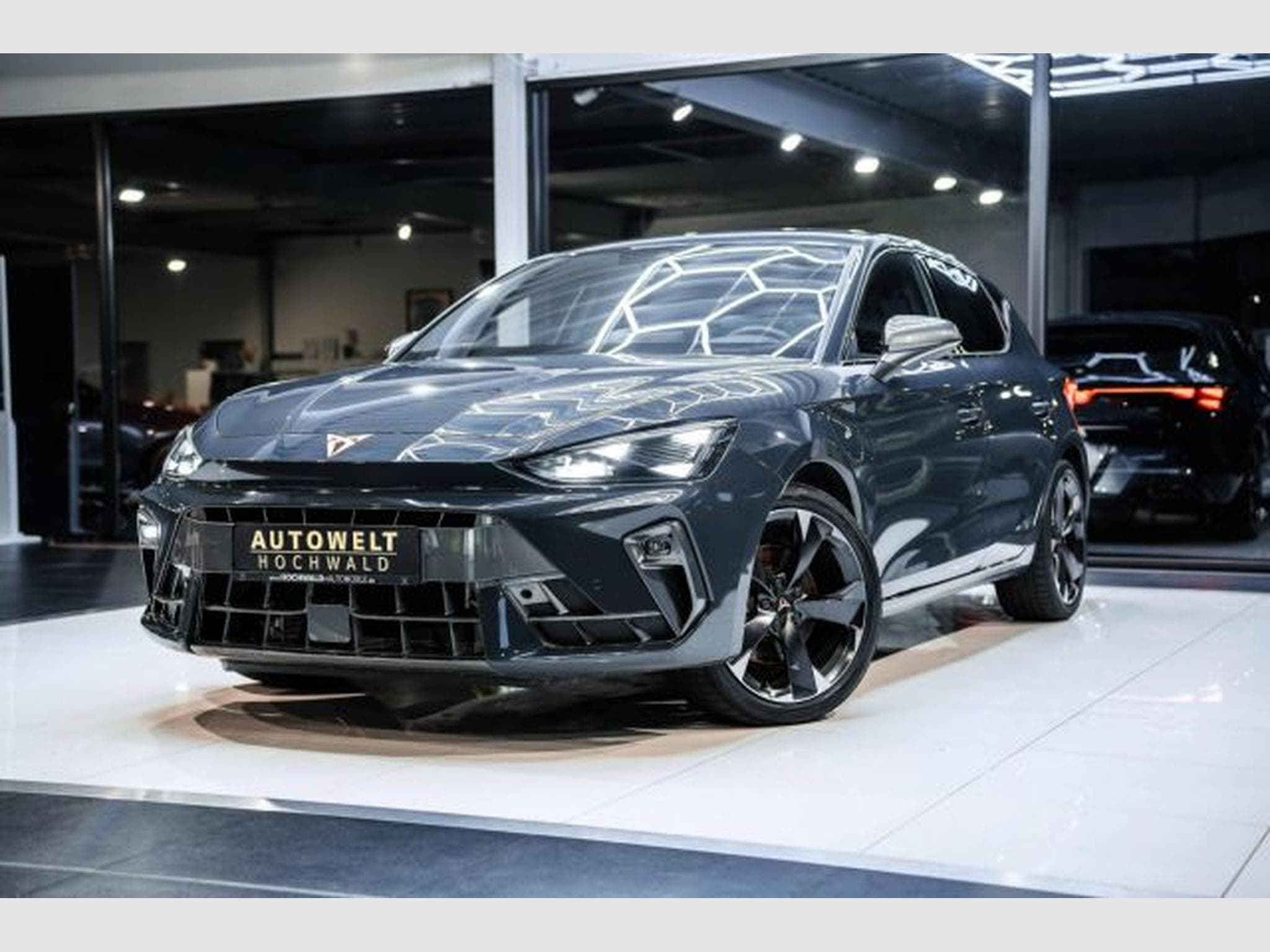 Cupra Leon Leon 1.5 TSI e-Hybrid DSG NAVI LED CarPlay Spur. (2025) - Foto 2