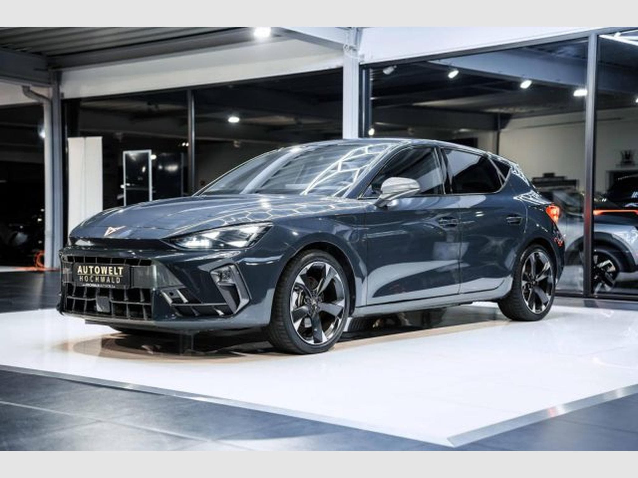 Cupra Leon Leon 1.5 TSI e-Hybrid DSG NAVI LED CarPlay Spur. (2025) - Foto 4