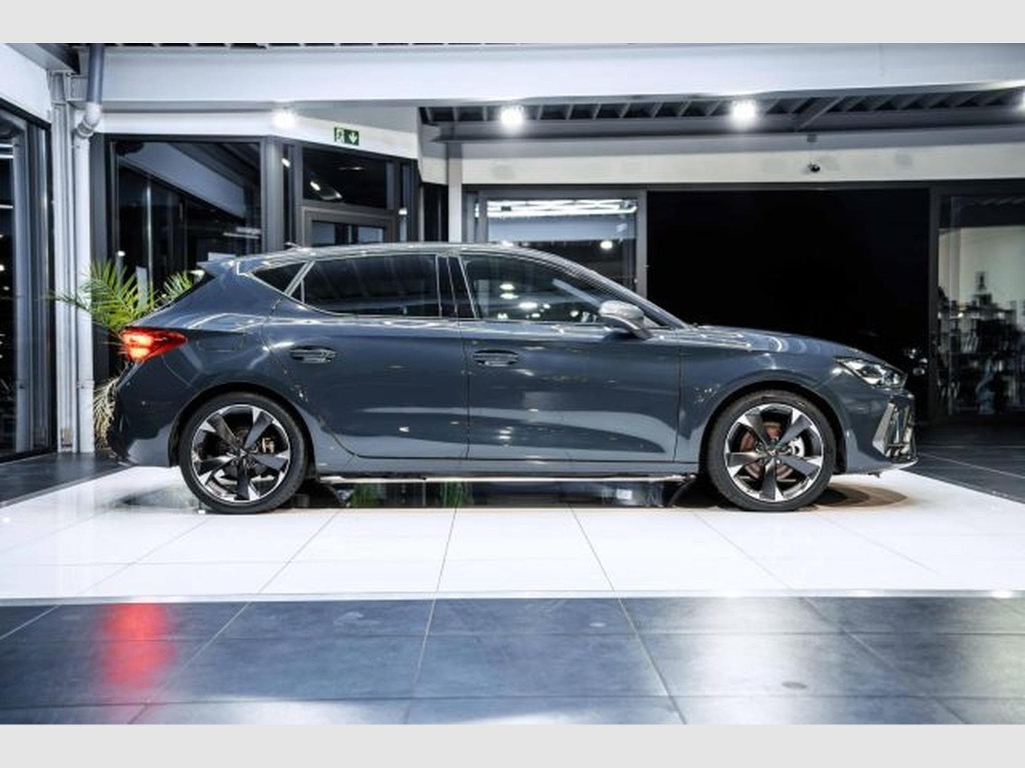 Cupra Leon Leon 1.5 TSI e-Hybrid DSG NAVI LED CarPlay Spur. (2025) - Foto 7