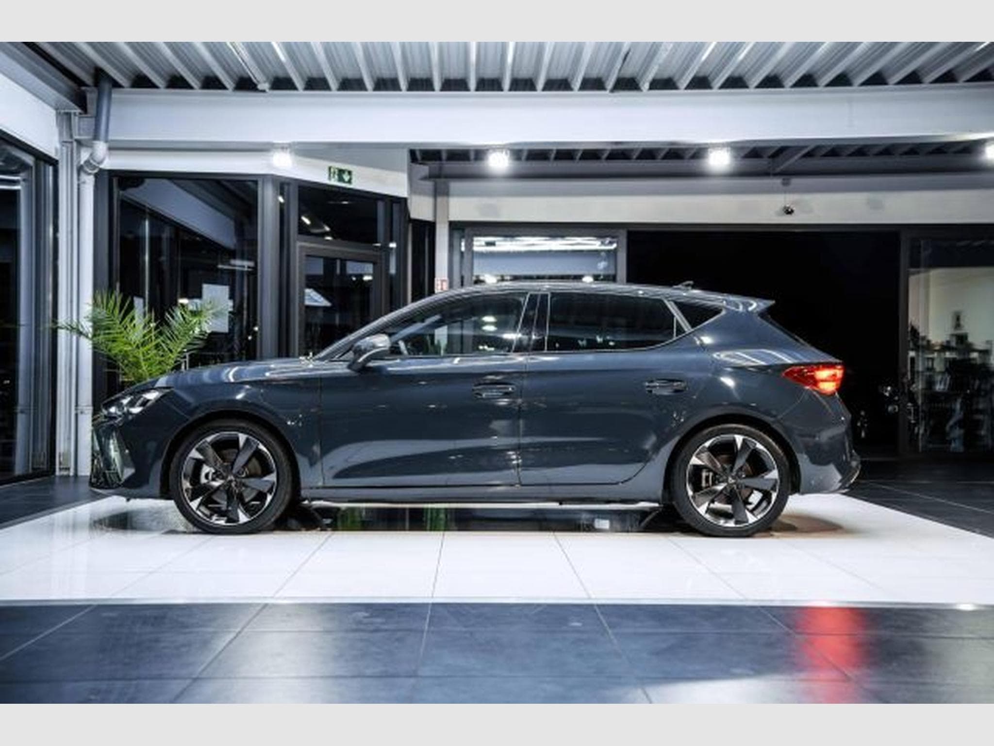 Cupra Leon Leon 1.5 TSI e-Hybrid DSG NAVI LED CarPlay Spur. (2025) - Foto 10