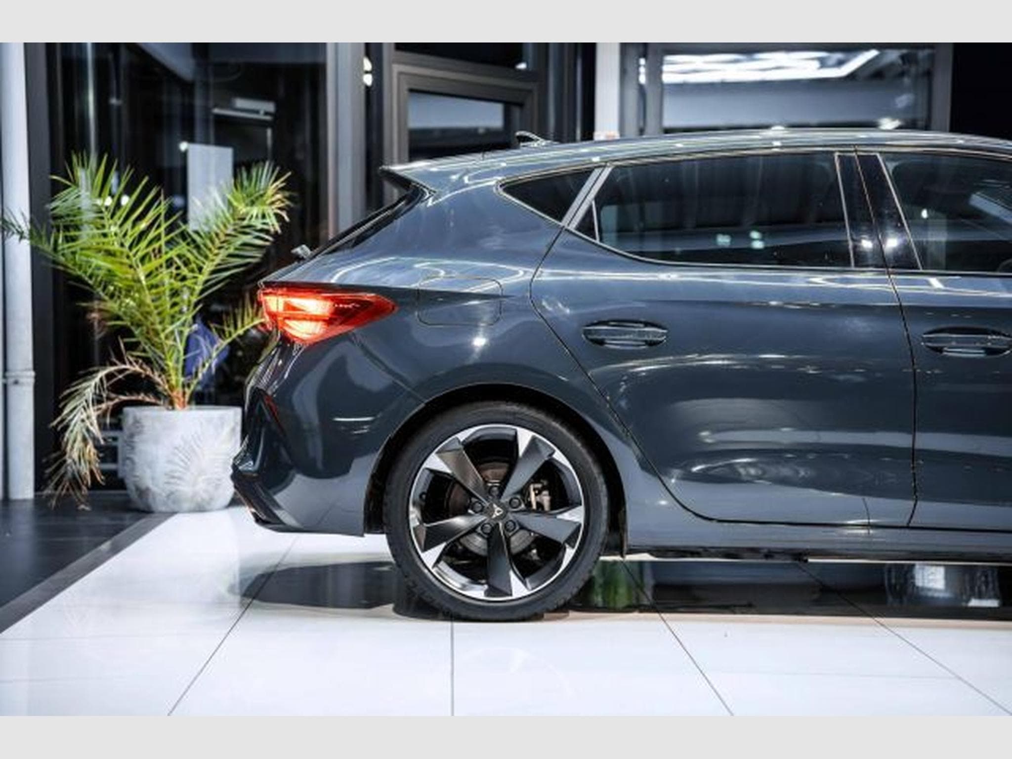 Cupra Leon Leon 1.5 TSI e-Hybrid DSG NAVI LED CarPlay Spur. (2025) - Foto 8