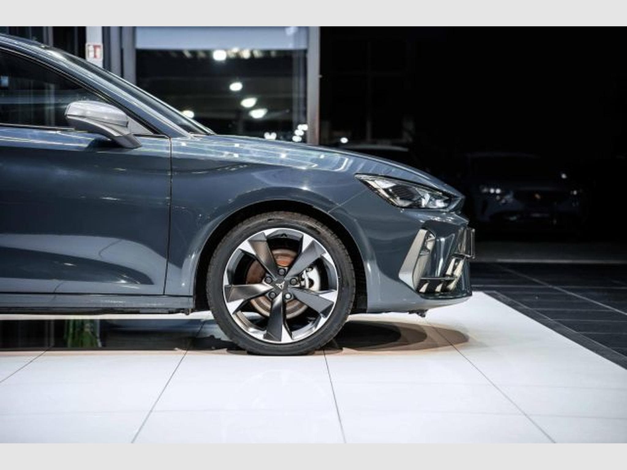 Cupra Leon Leon 1.5 TSI e-Hybrid DSG NAVI LED CarPlay Spur. (2025) - Foto 9