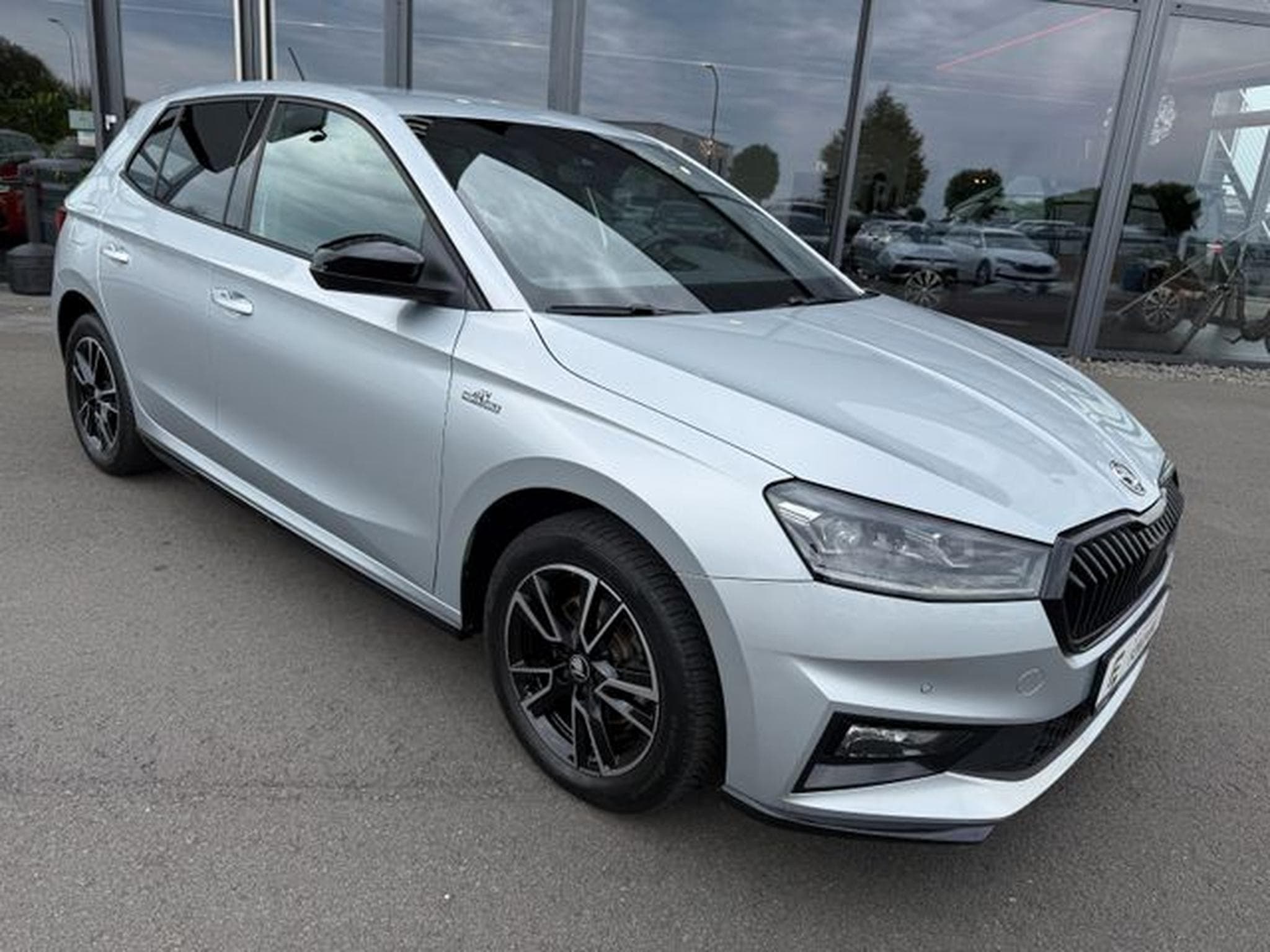 Skoda Fabia Fabia Monte Carlo DSG Navi Key 16"Kamera Shz (2025) - Foto 3