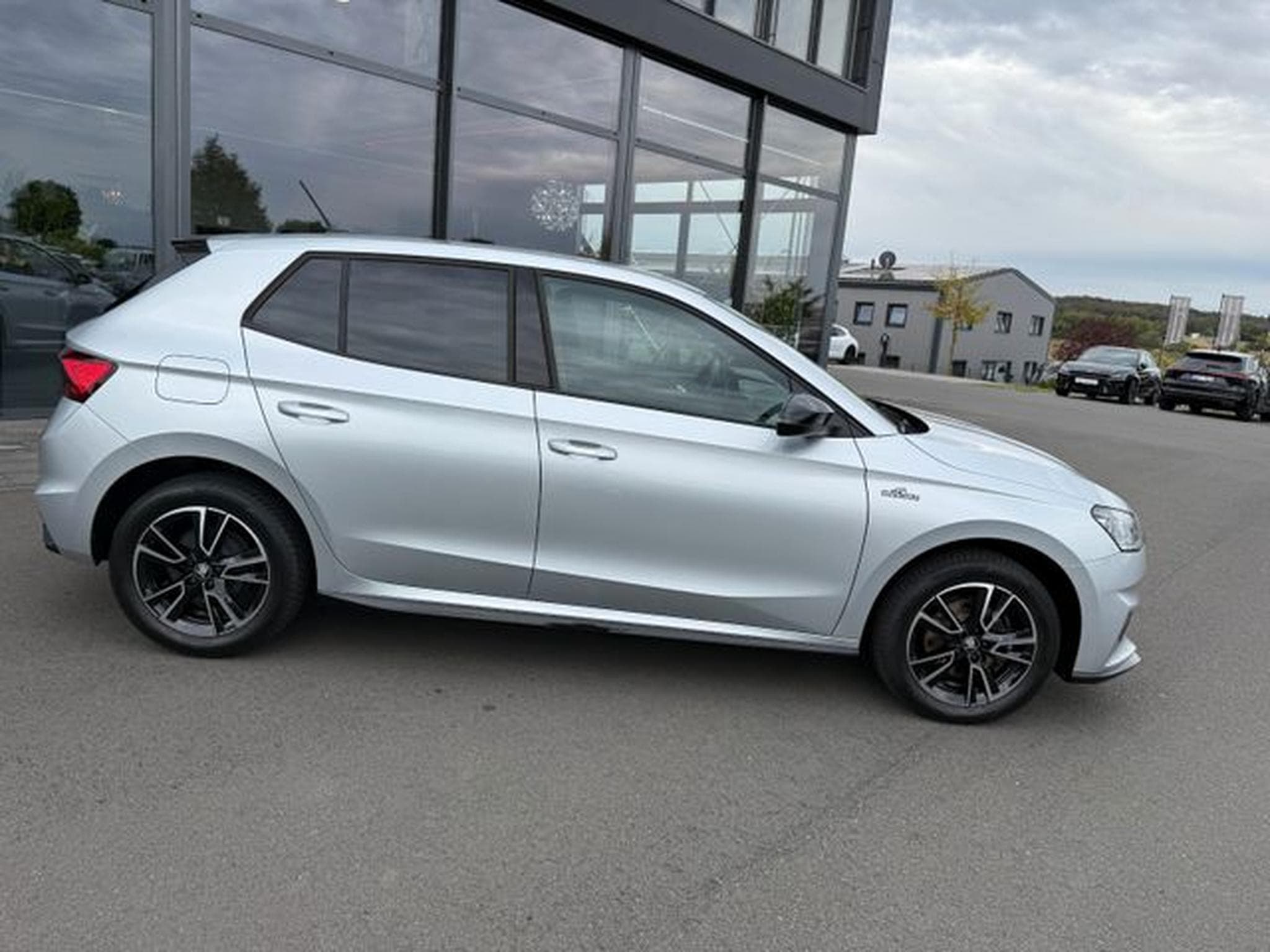 Skoda Fabia Fabia Monte Carlo DSG Navi Key 16"Kamera Shz (2025) - Foto 4