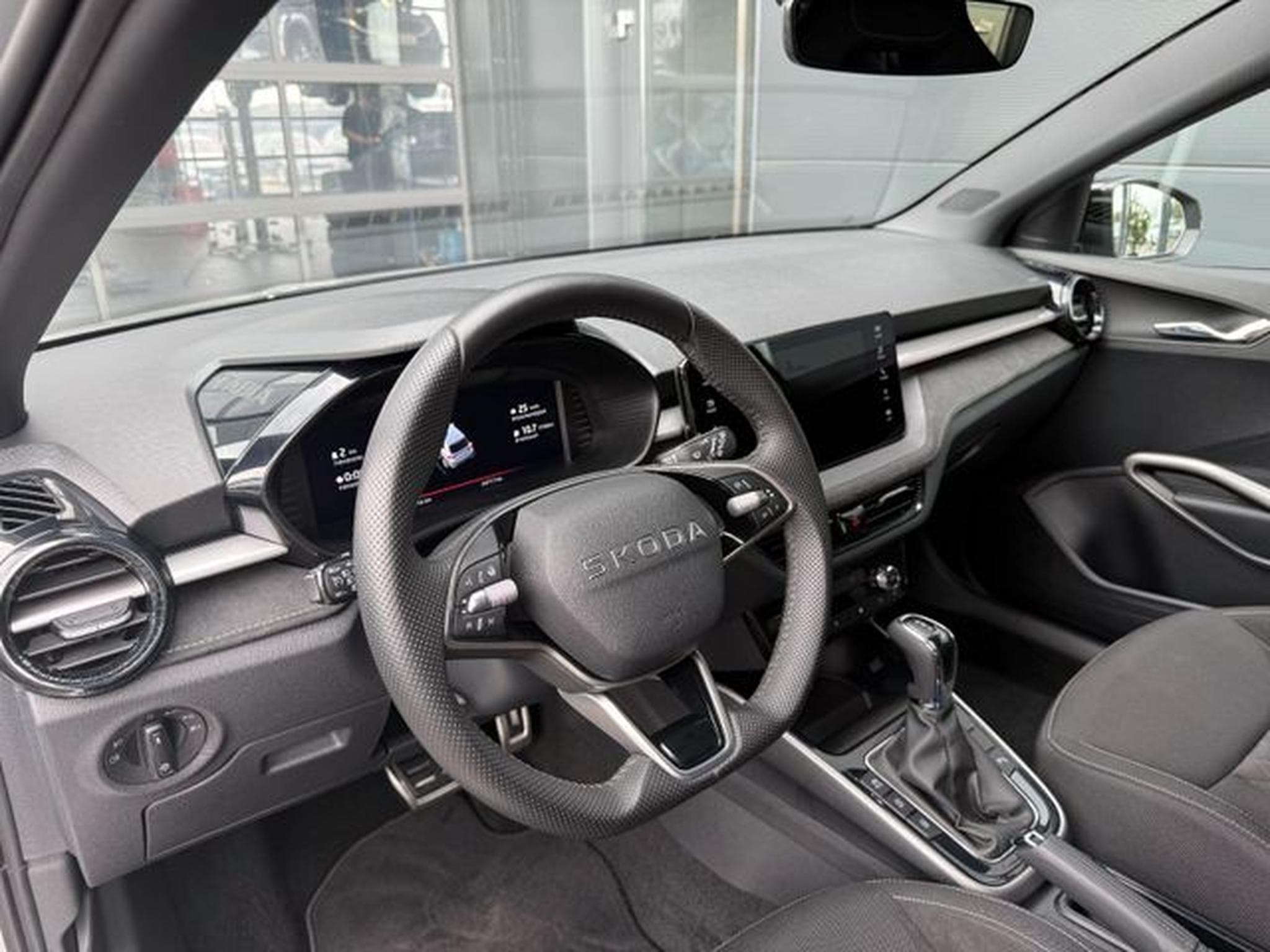 Skoda Fabia Fabia Monte Carlo DSG Navi Key 16"Kamera Shz (2025) - Foto 10