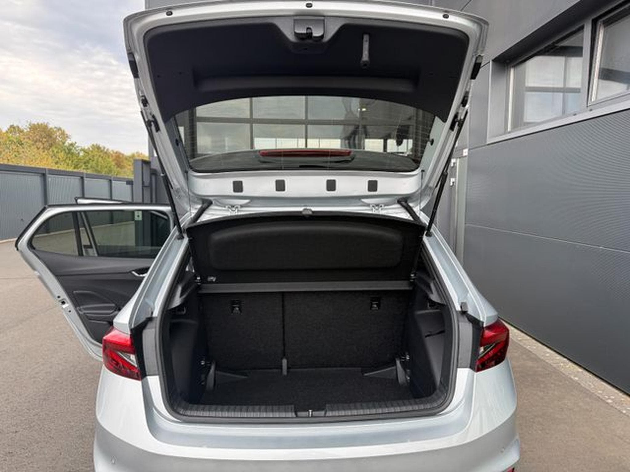 Skoda Fabia Fabia Monte Carlo DSG Navi Key 16"Kamera Shz (2025) - Foto 12