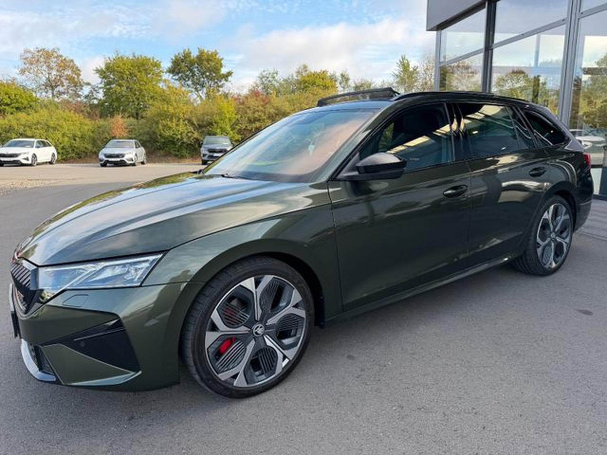 Skoda Octavia Octavia Kombi 2.0TSI RS Facelift Pano AHK 19"ACC (2025) - Foto 1
