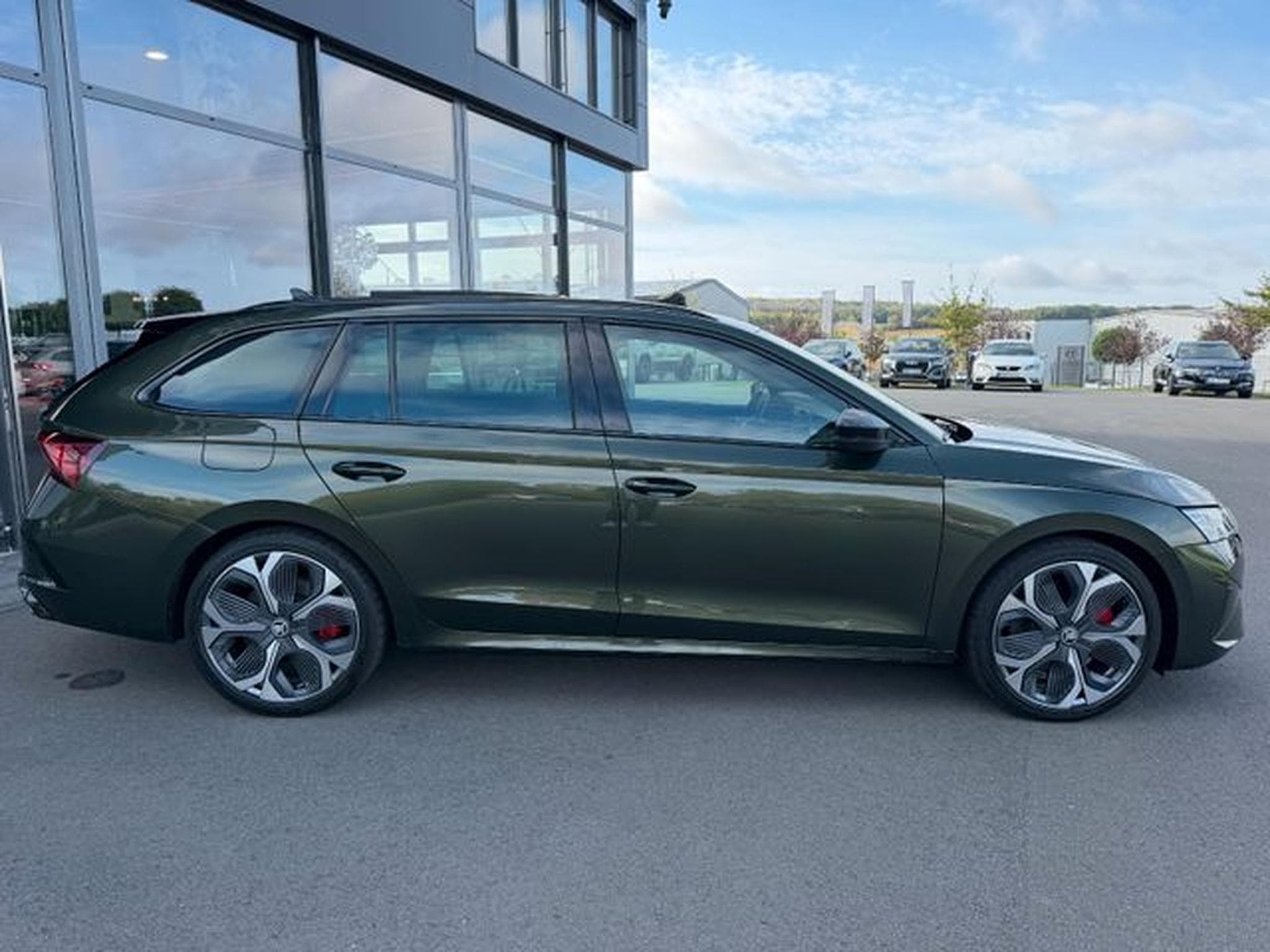 Skoda Octavia Octavia Kombi 2.0TSI RS Facelift Pano AHK 19"ACC (2025) - Foto 5