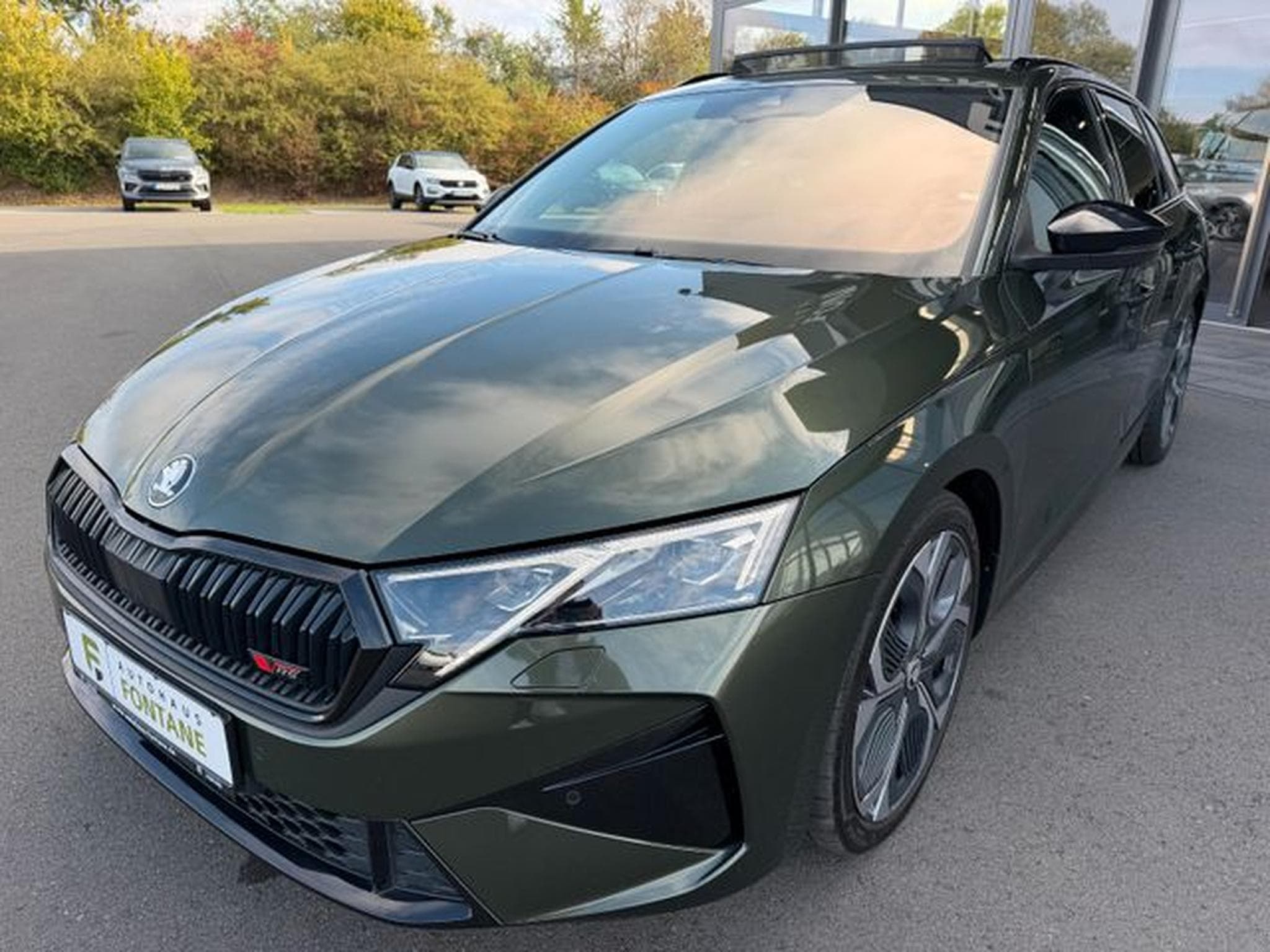 Skoda Octavia Octavia Kombi 2.0TSI RS Facelift Pano AHK 19"ACC (2025) - Foto 2