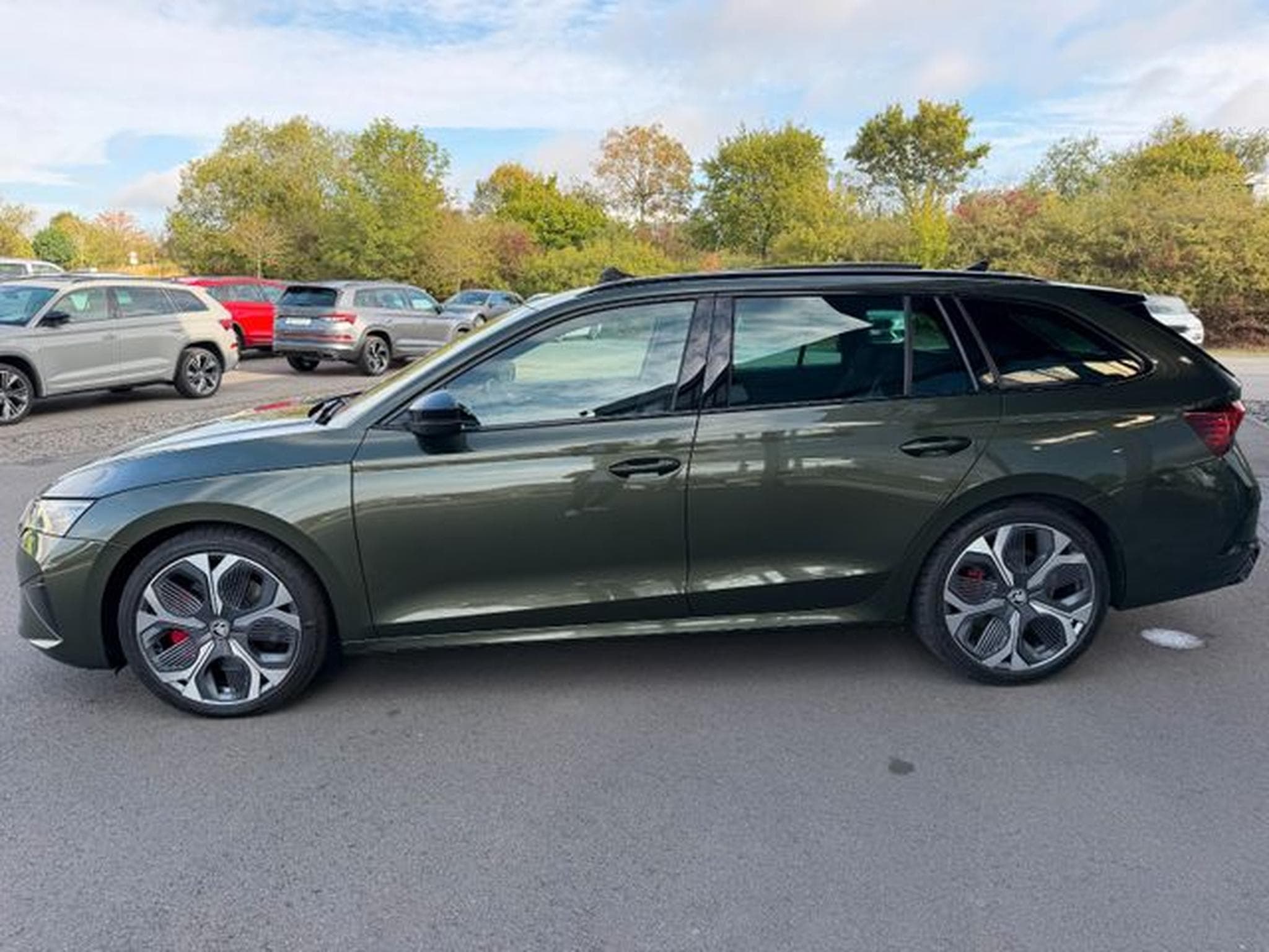 Skoda Octavia Octavia Kombi 2.0TSI RS Facelift Pano AHK 19"ACC (2025) - Foto 9