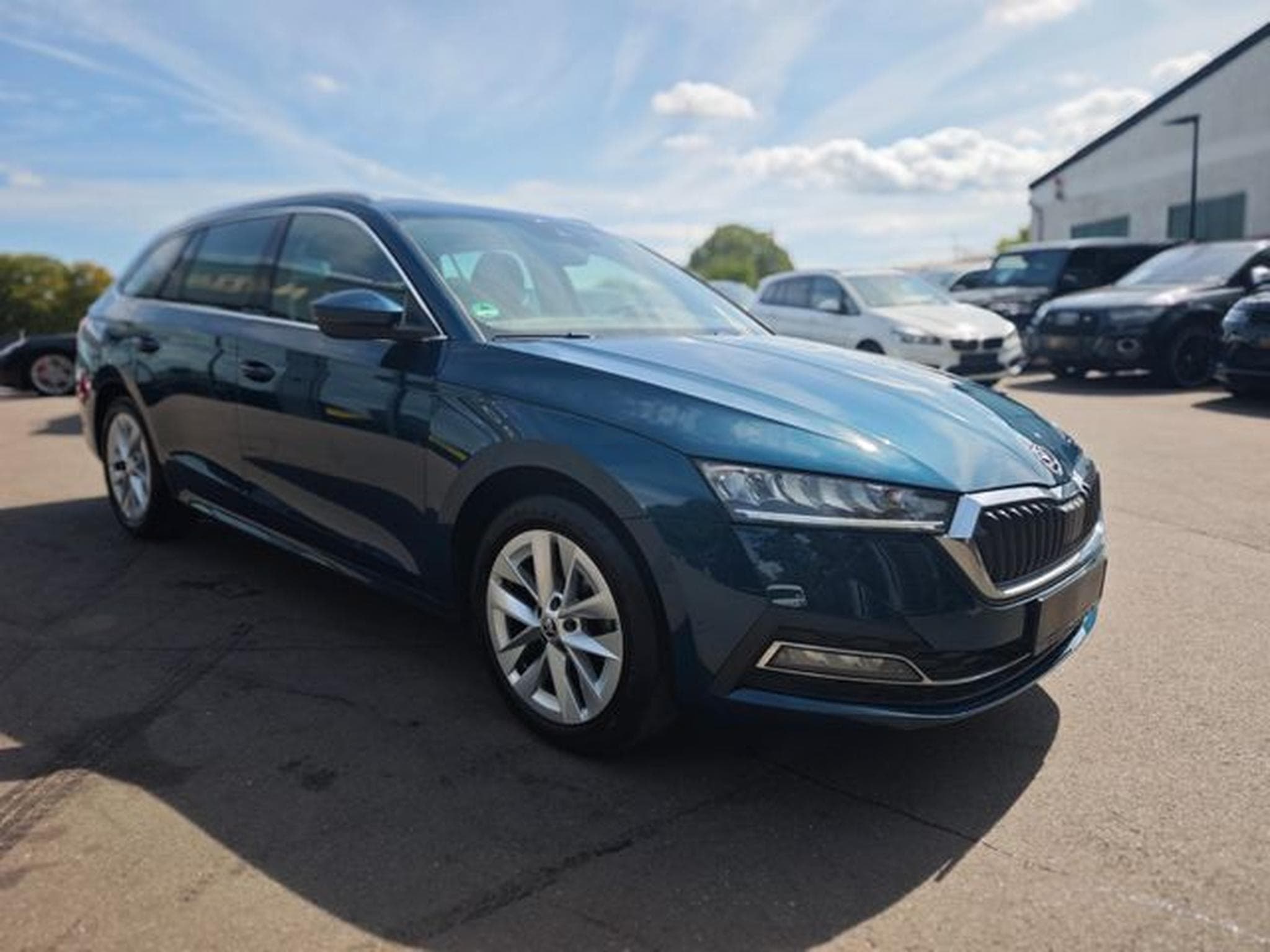 Skoda Octavia OCTAVIA*PANORAMA*APPLE CAR*NAVI*SHZ*VIRTUAL* (2023) - Foto 4