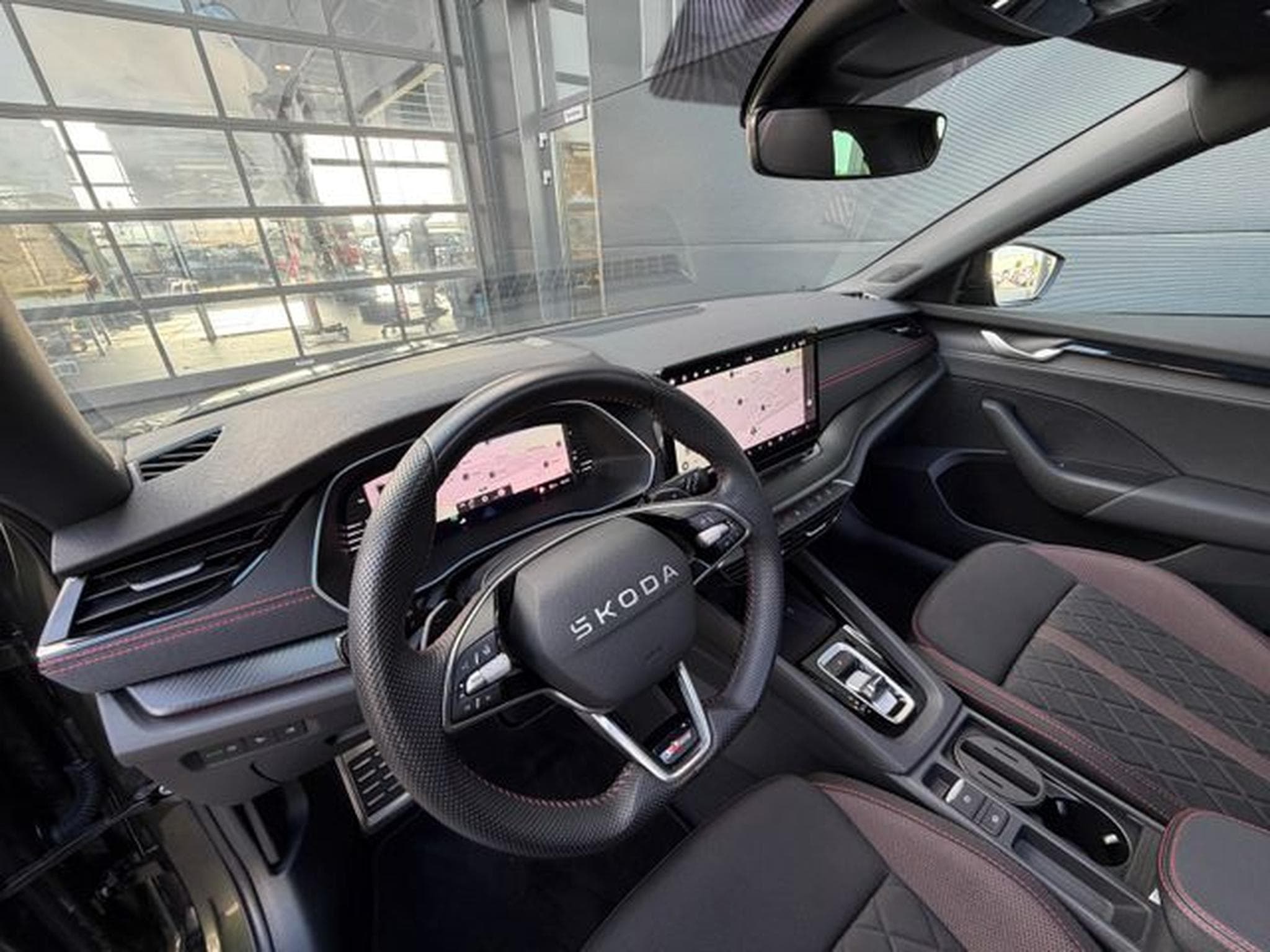 Skoda Octavia Octavia Kombi 2.0TSI RS Facelift Pano AHK 19"ACC (2025) - Foto 11