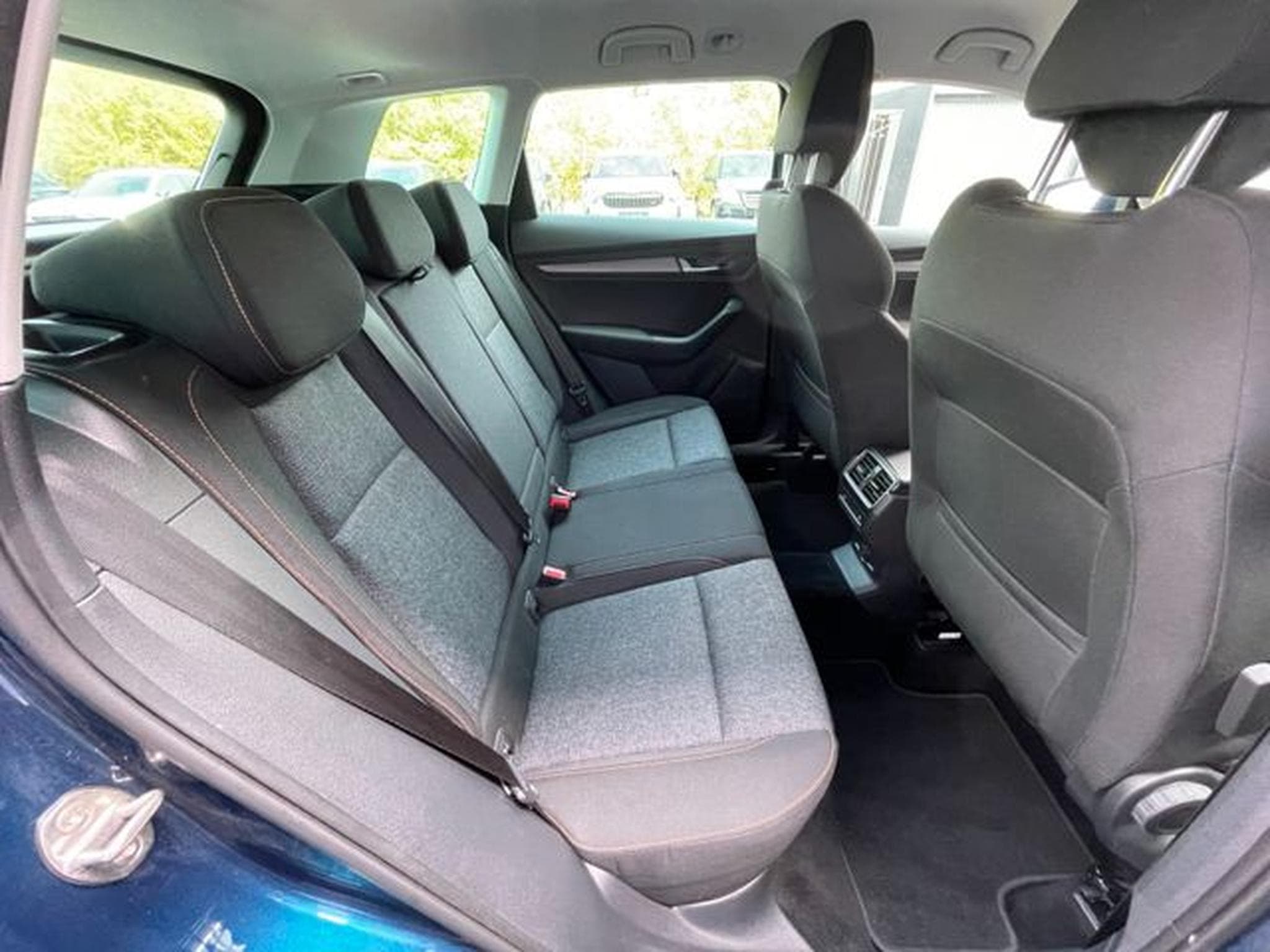 Skoda Karoq Karoq 1,5TSi DSG Clever AHK Kamera Keyless Sitz (2022) - Foto 15