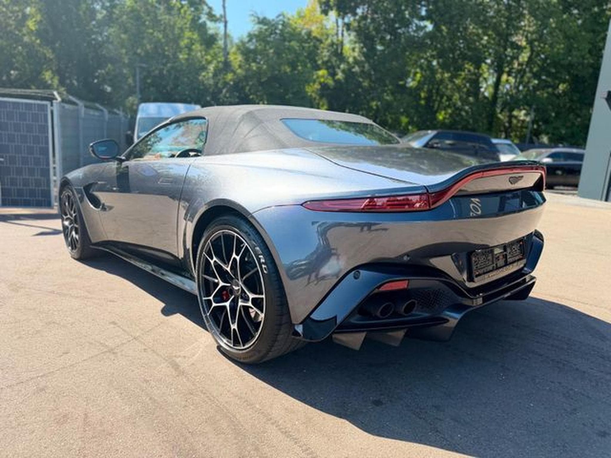 Aston-Martin V8 Vantage V8 VANTAGE 4.0 V8 ROADSTER*UNFALLFREI*LED*360°* (2021) - Foto 11