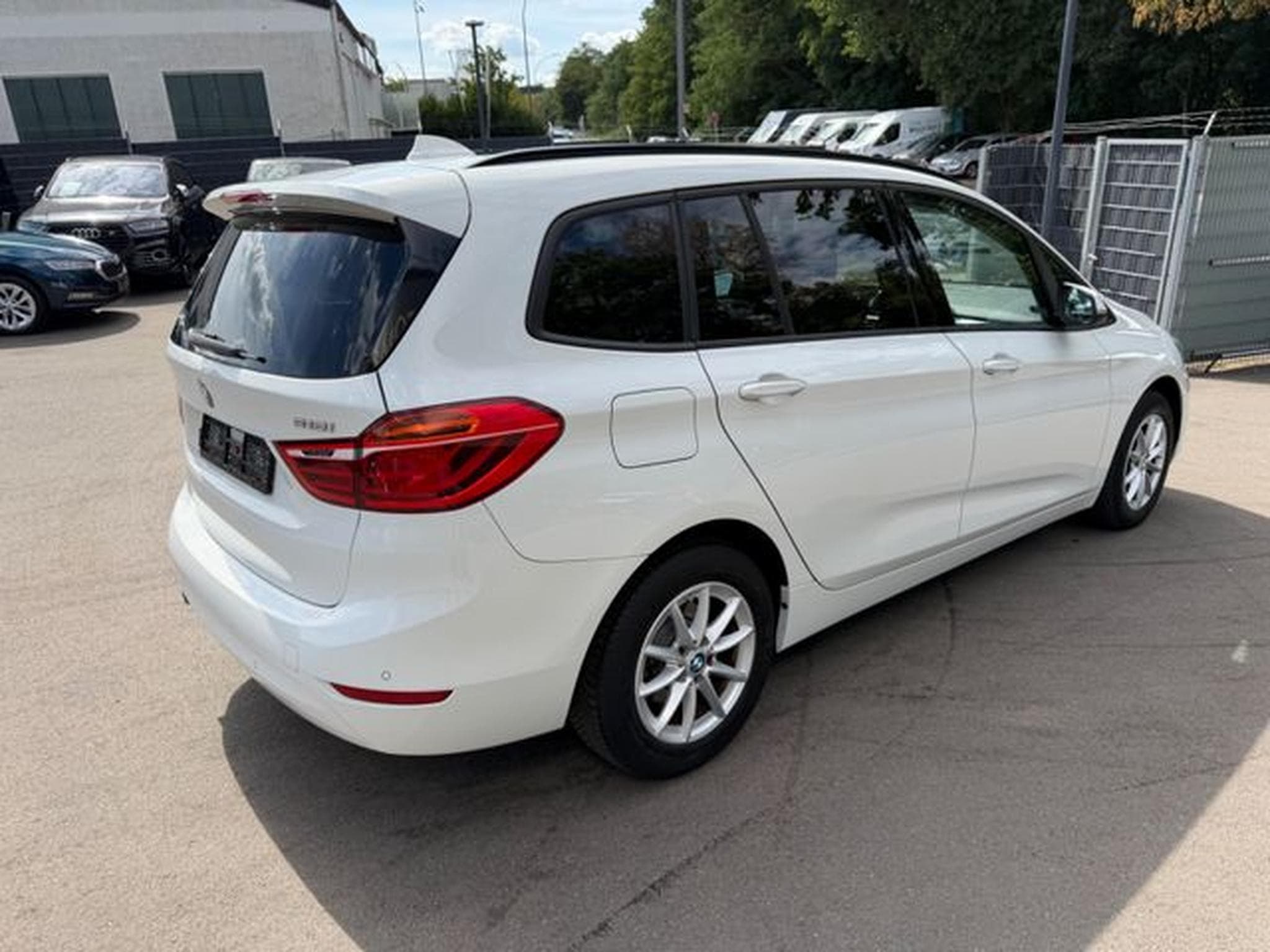 BMW 218 218 GRAN TOURER *AUTOMATIK*NAVI*PANO*SHZ*KAMERA* (2016) - Foto 6