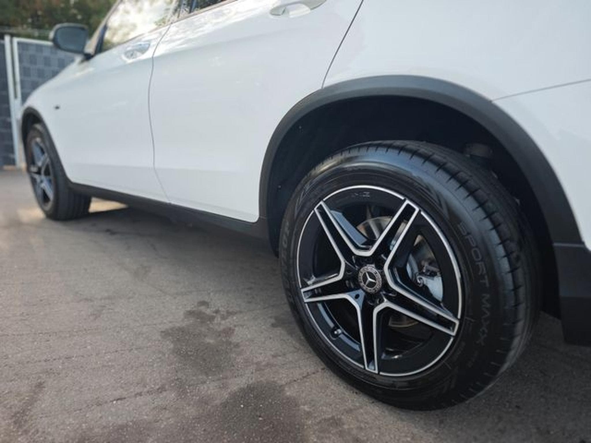 Mercedes GLC 300 GLC 300 DE*AMG LINE*NIGHT PAKET*PANORAMA* (2020) - Foto 10