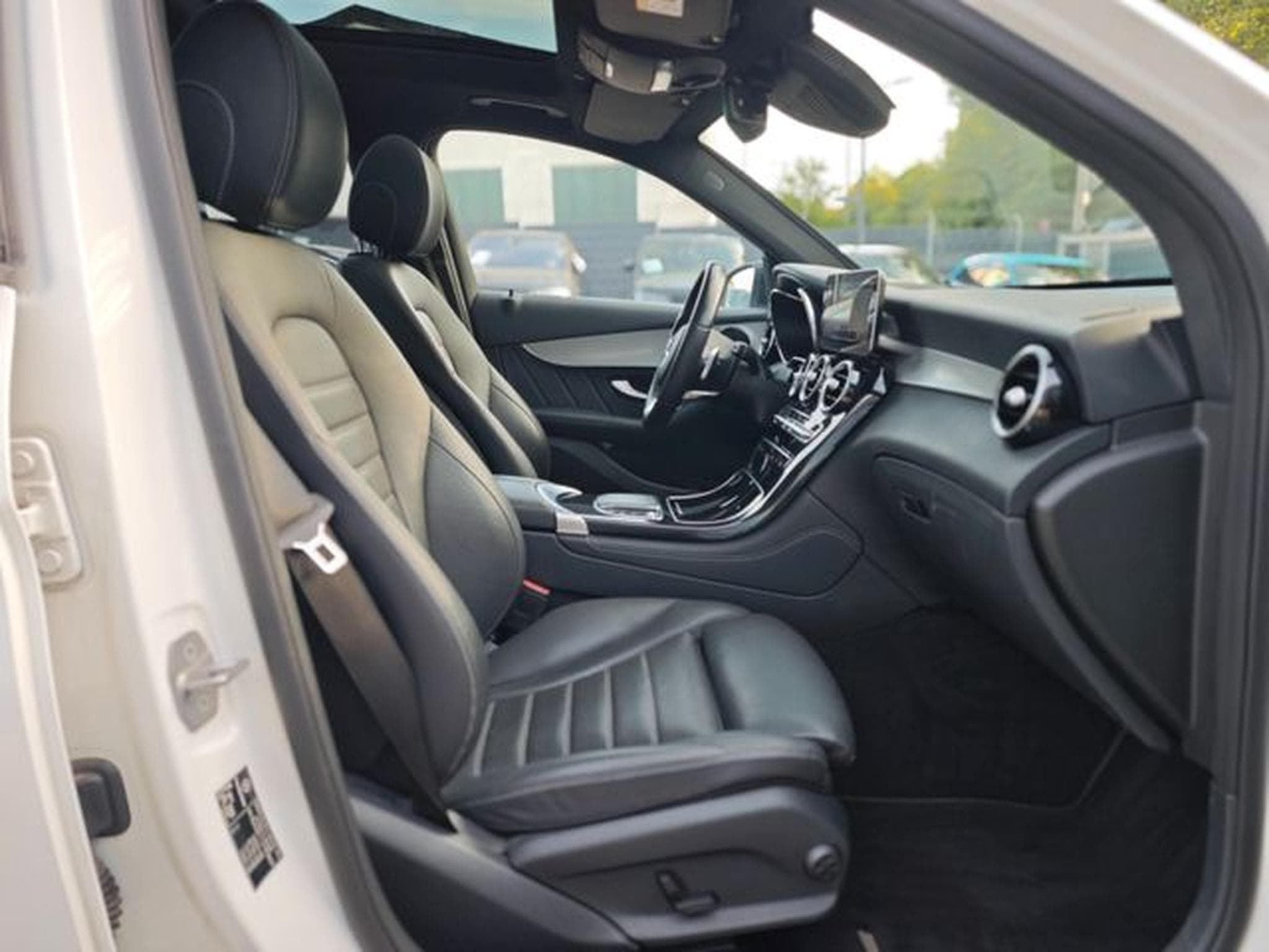 Mercedes GLC 300 GLC 300 DE*AMG LINE*NIGHT PAKET*PANORAMA* (2020) - Foto 15