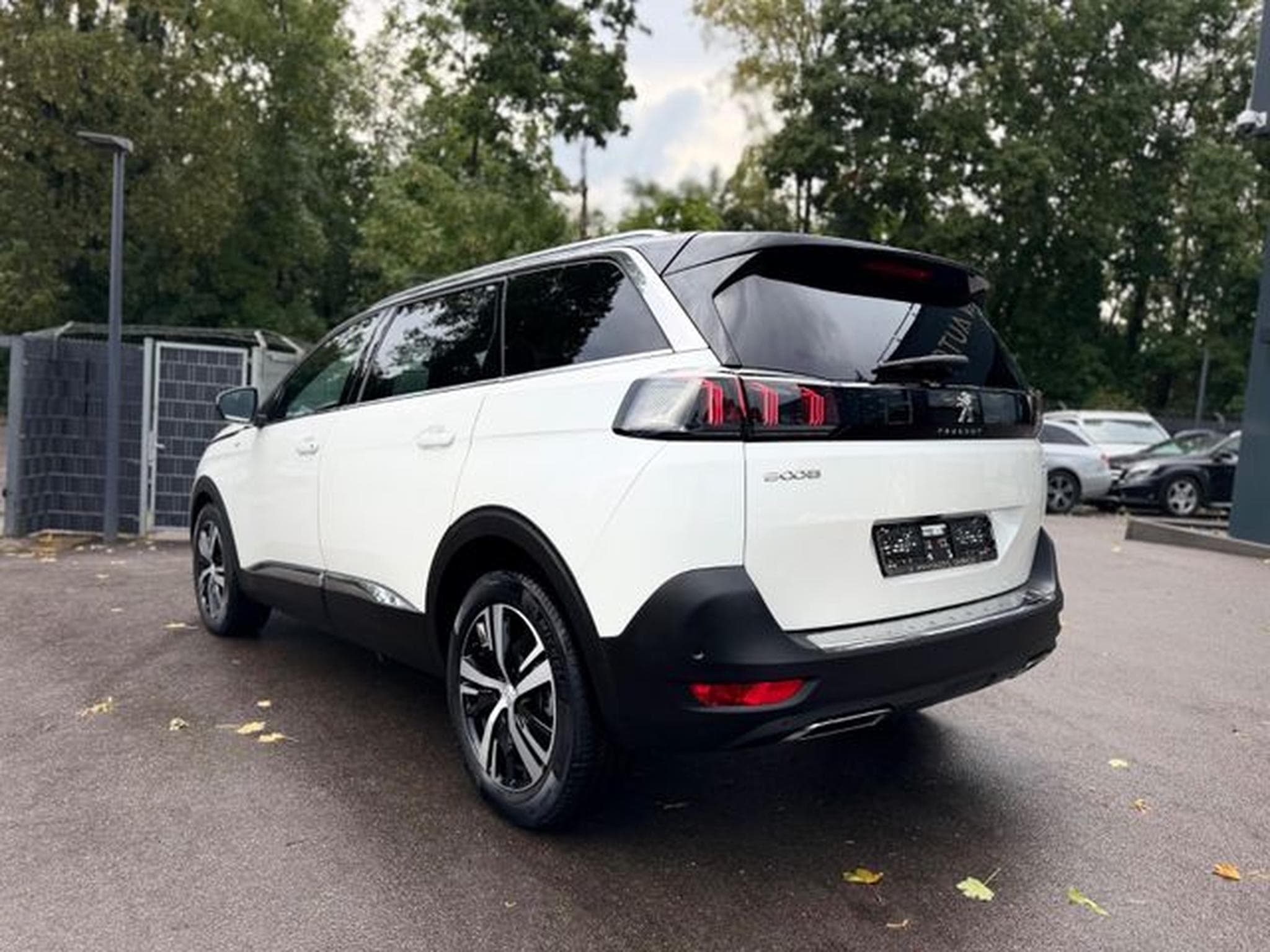 Peugeot 5008 5008 GT *AUT*7 SITZE*PANO*LED*TEILLEDER*KAM*NAVI (2024) - Photo 8