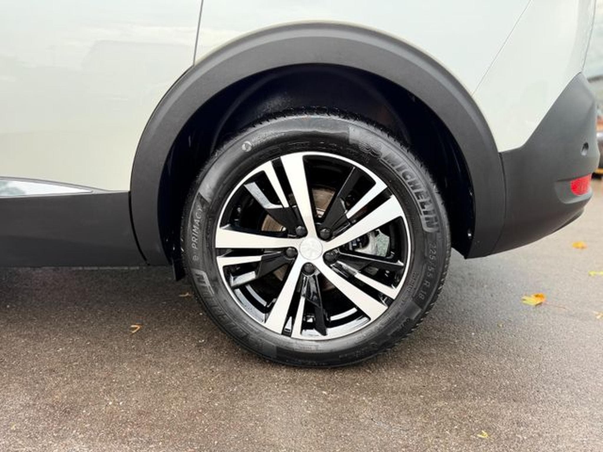 Peugeot 5008 5008 GT *AUT*7 SITZE*PANO*LED*TEILLEDER*KAM*NAVI (2024) - Photo 13