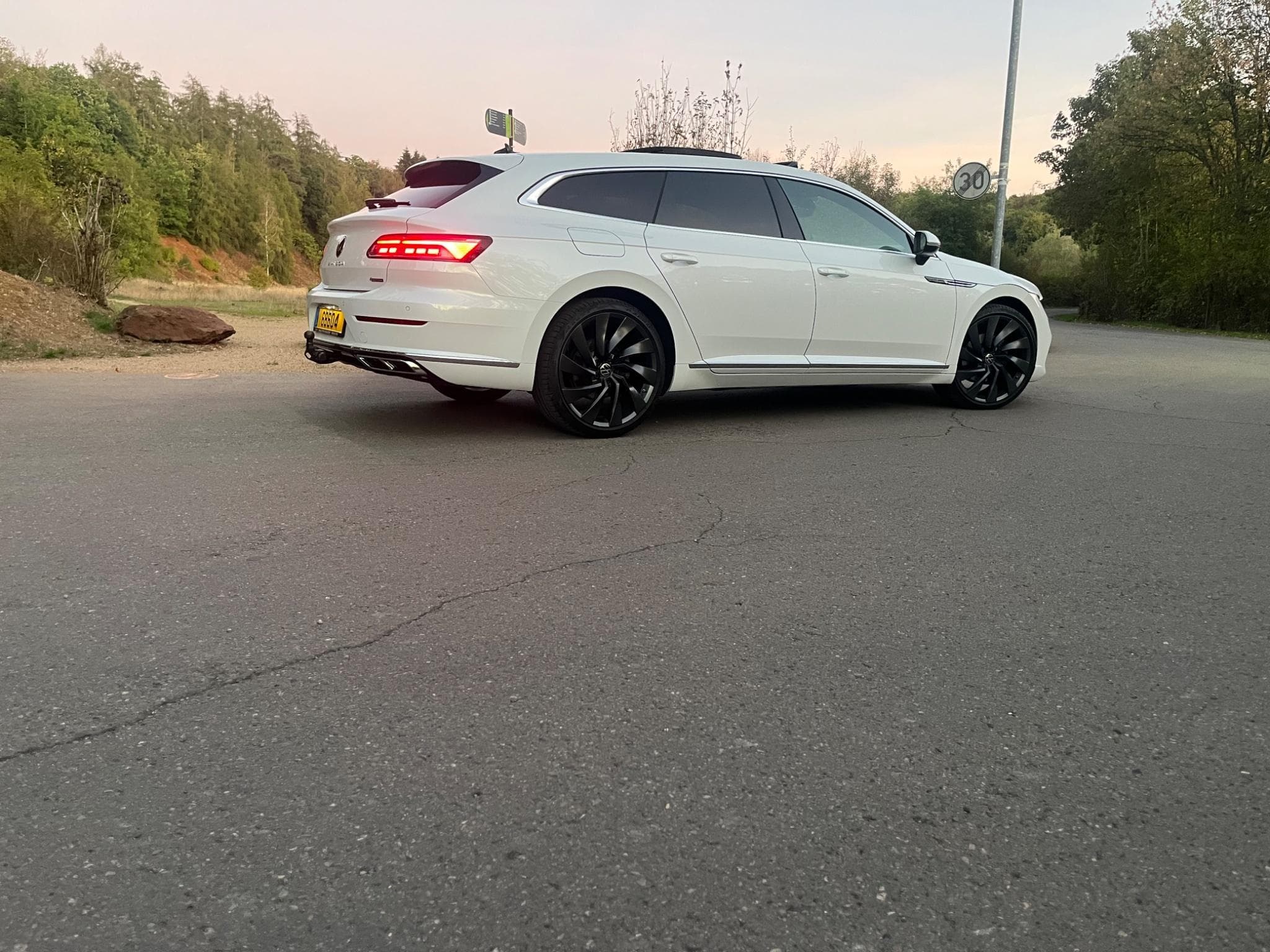 VW Arteon Shooting Brake 2.0 Tdi 200 R-Line 4Motio (2021) - Photo 6