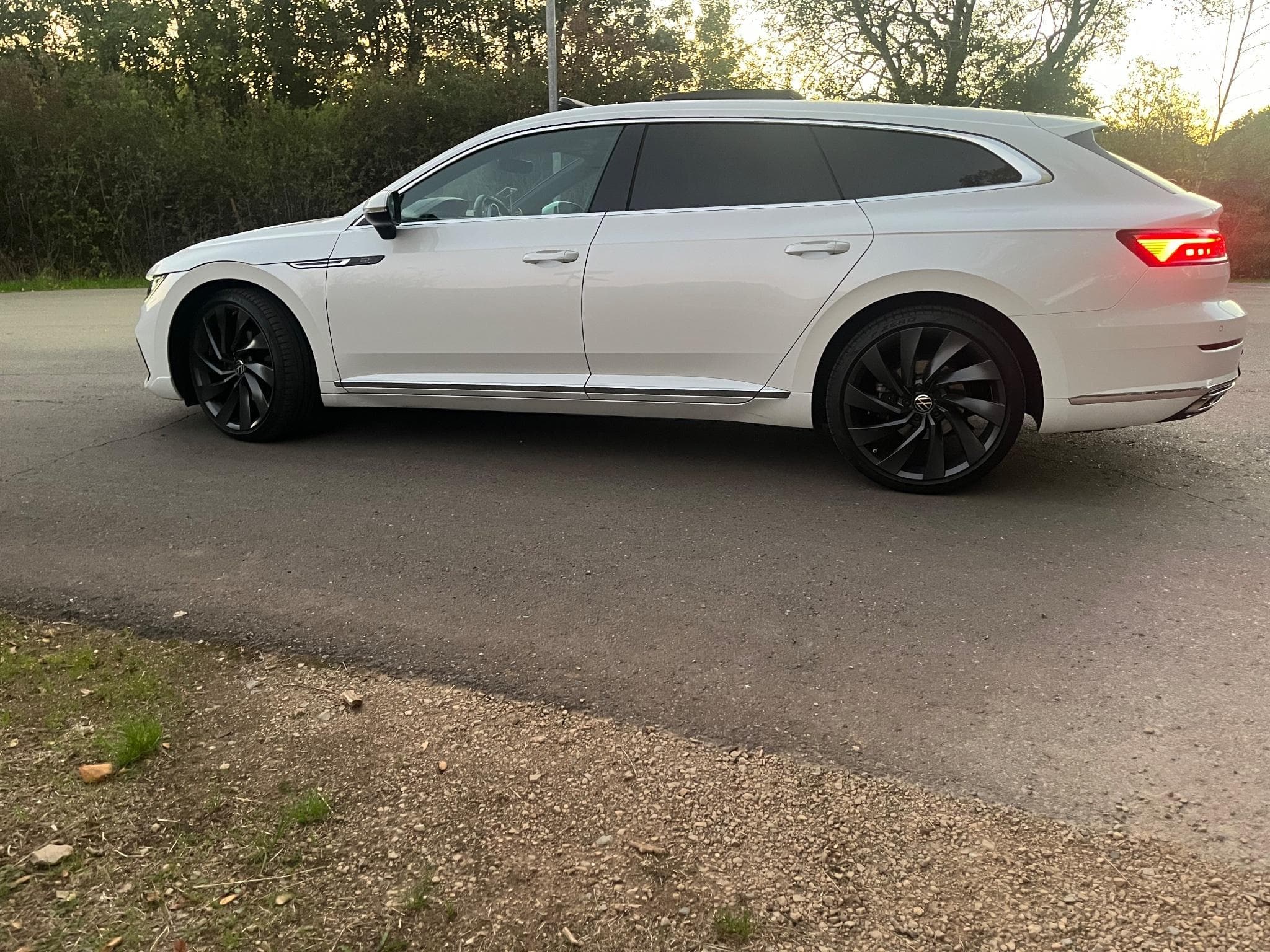 VW Arteon Shooting Brake 2.0 Tdi 200 R-Line 4Motio (2021) - Photo 7