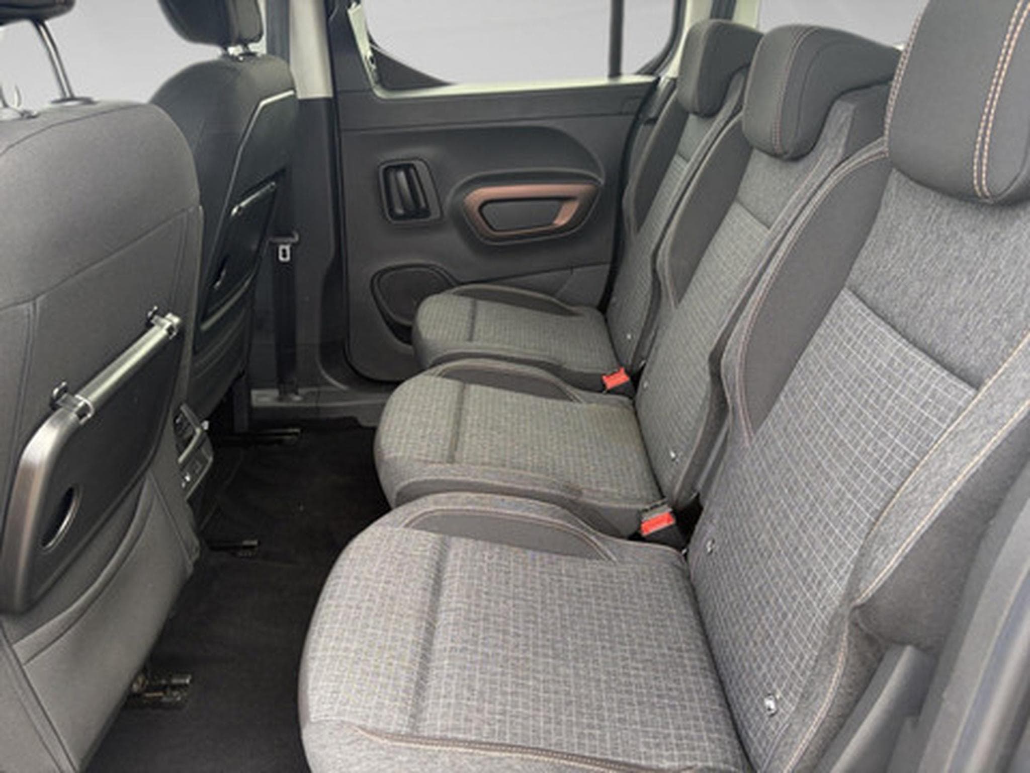Peugeot Rifter 1.5 BlueHDi 130 EAT8 S/S GT Line (2020) - Foto 14