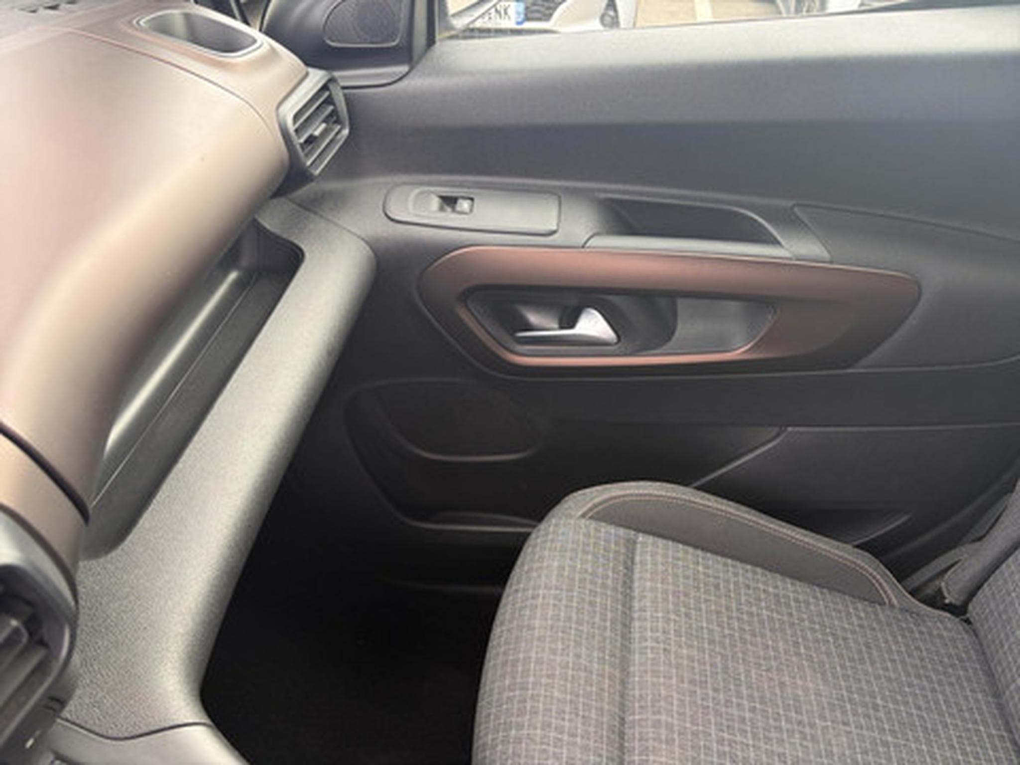 Peugeot Rifter 1.5 BlueHDi 130 EAT8 S/S GT Line (2020) - Foto 21