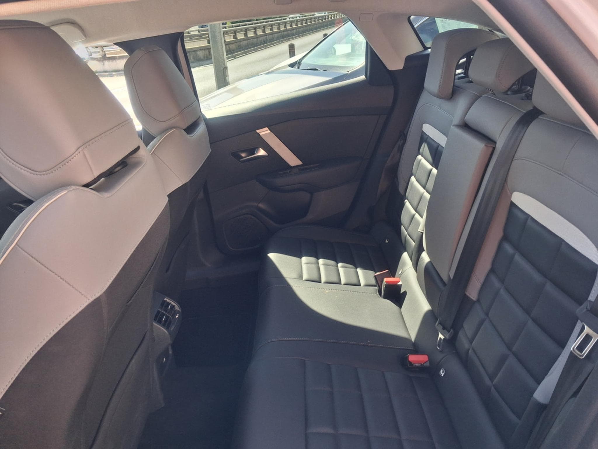 Citroën C4 1.2 PURETECH 130CH BOITE AUTO 8 (2025) - Photo 8