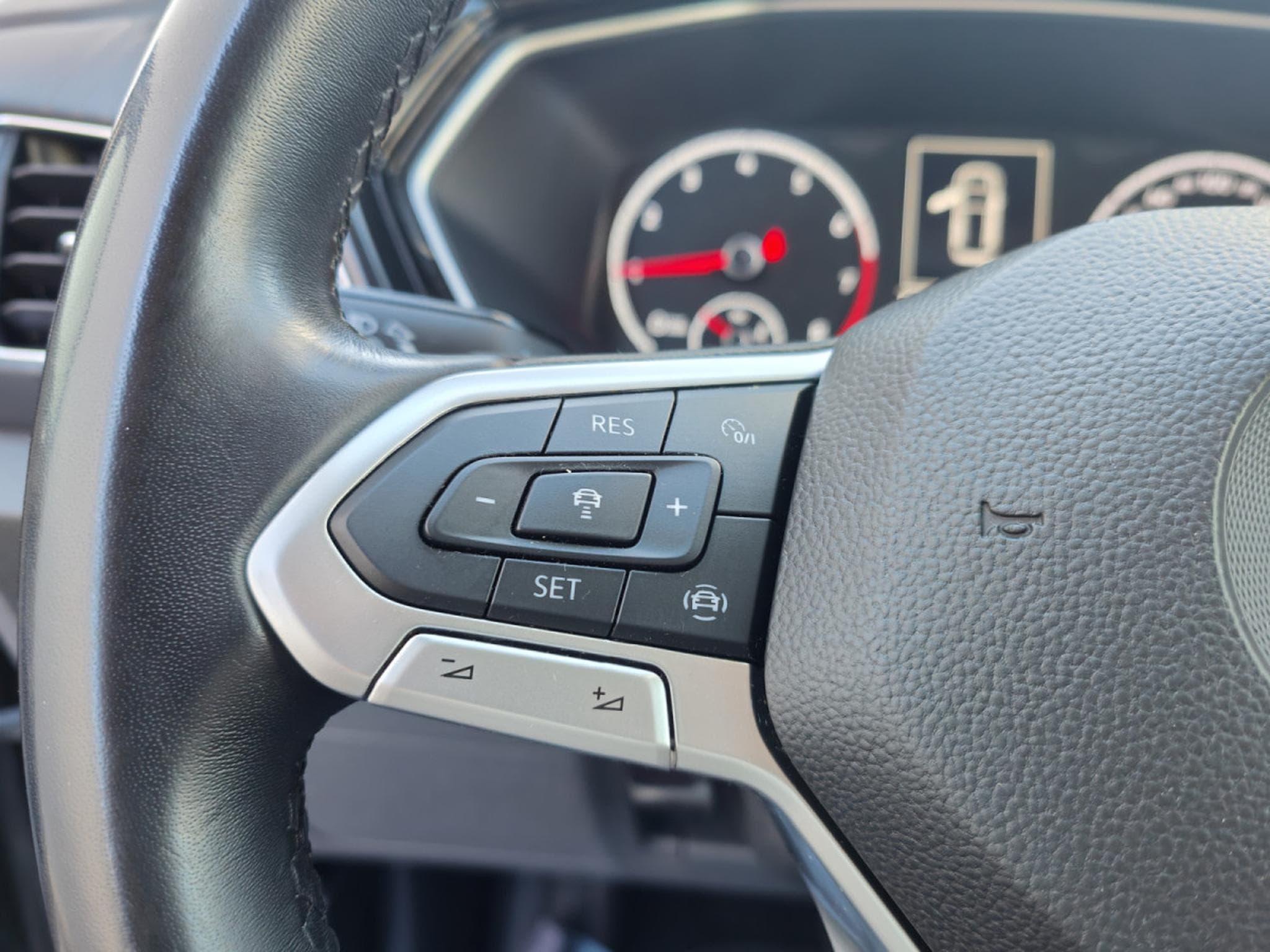 VW T-Cross 1.0 TSI DSG CLIM SIEGES CHAUFF BLUETOOTH (2019) - Photo 18