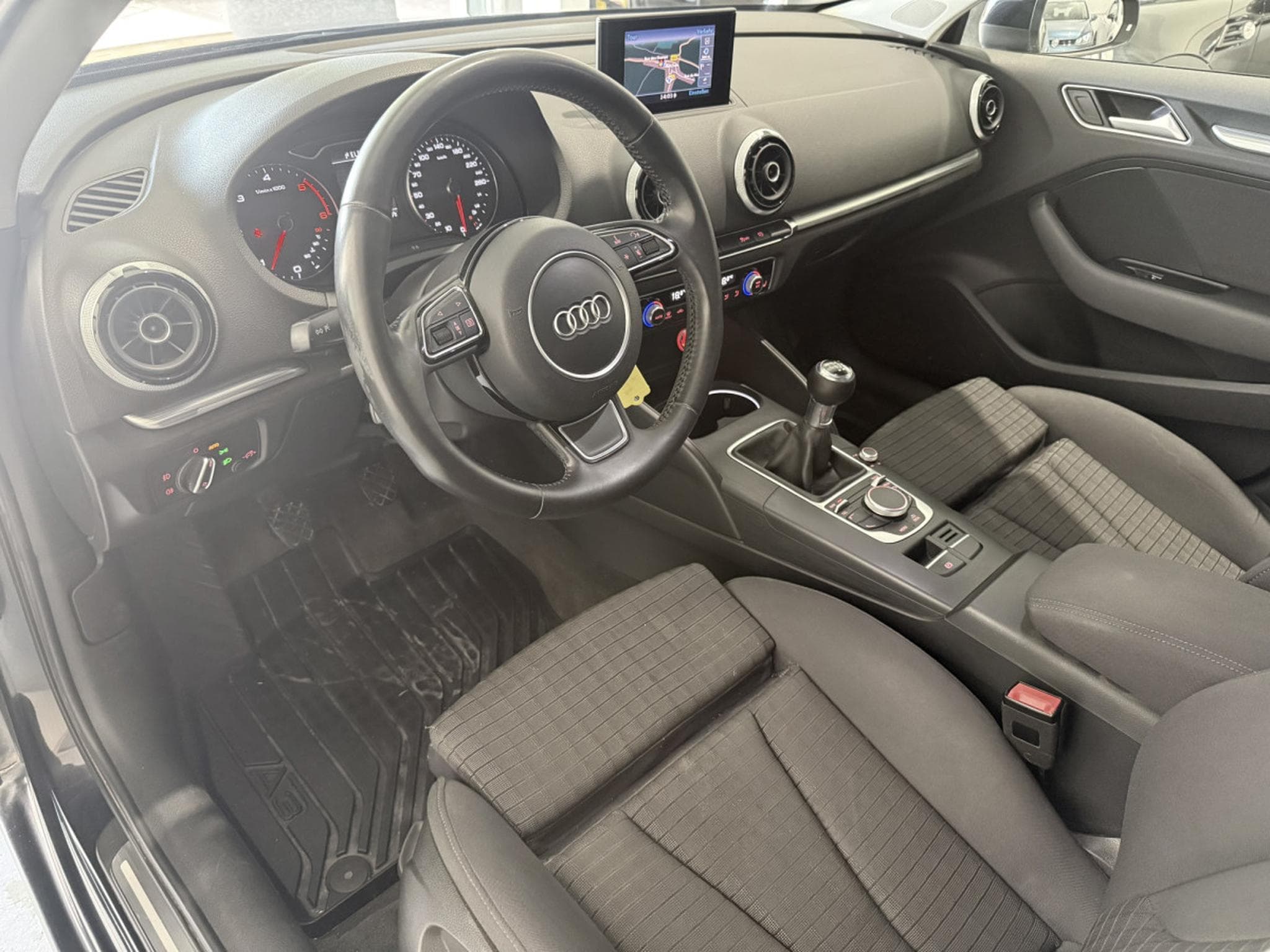 Audi A3 2.0 Tdi 150 Sportback Ambition Xenon Navi (2013) - Photo 4