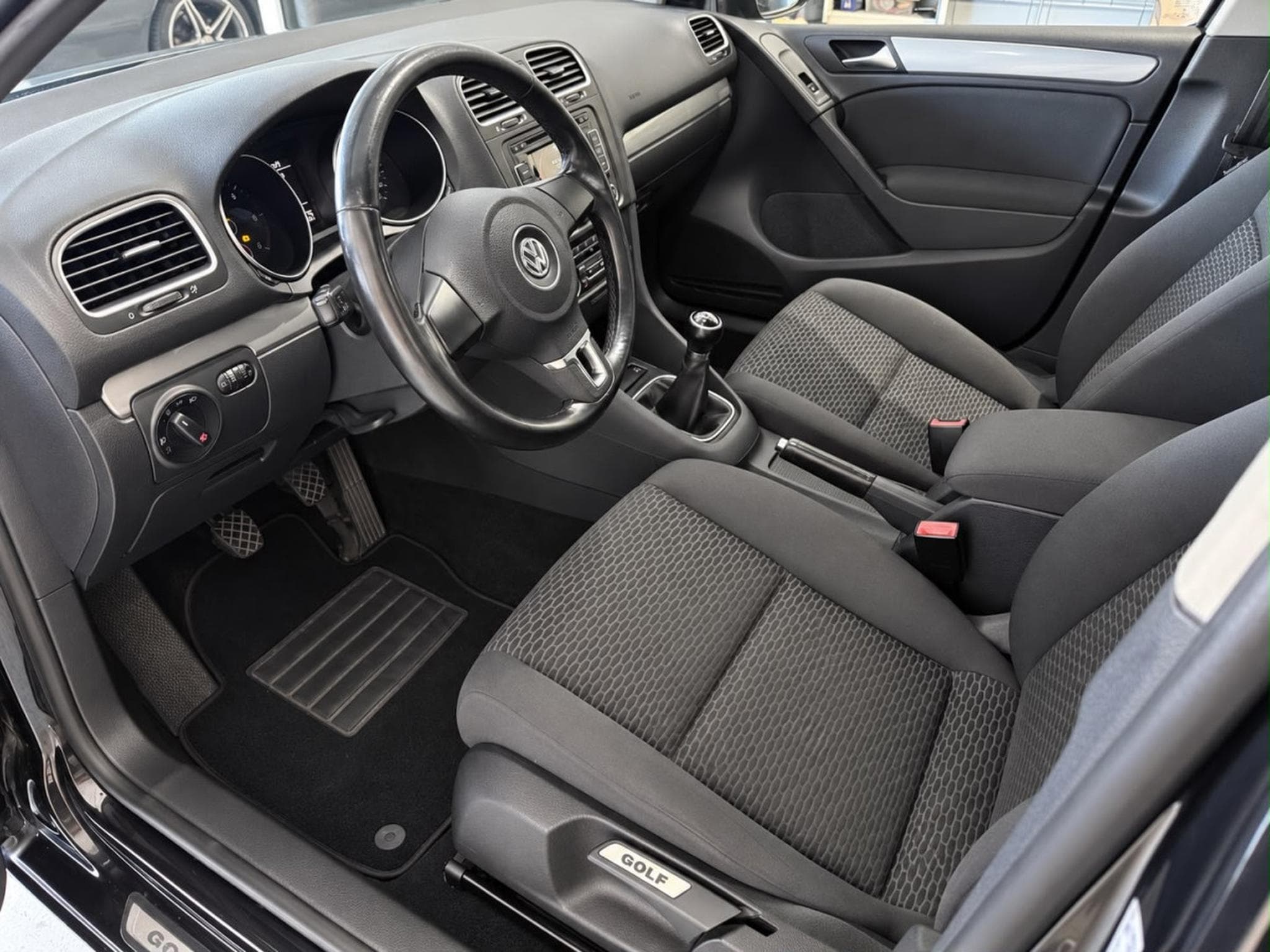 VW Golf 1.6 Tdi 105 BlueMotion (2011) - Photo 5