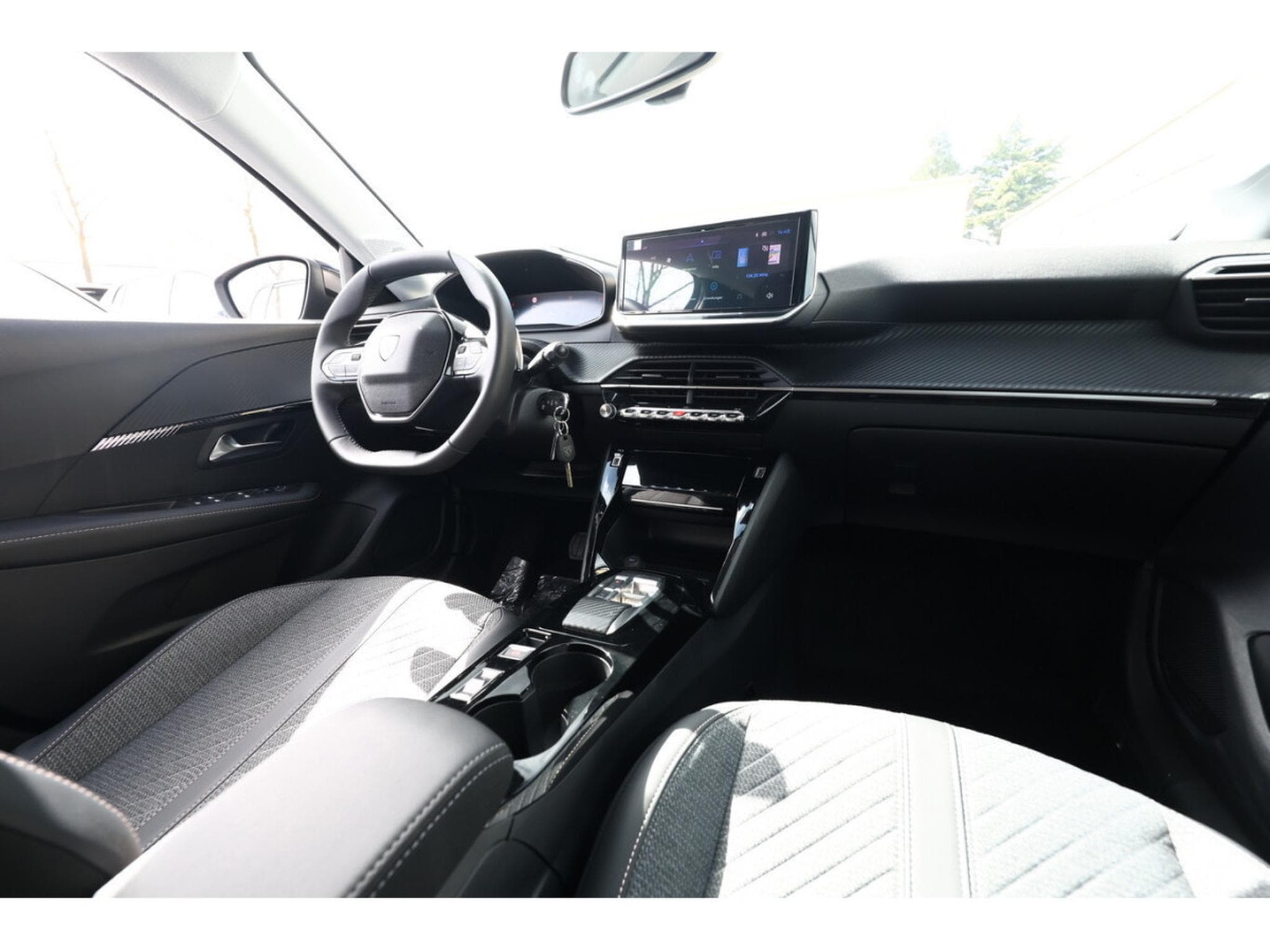 Peugeot 208 1.2 Hybrid e-DSC6 110 Allure (2026) - Foto 9