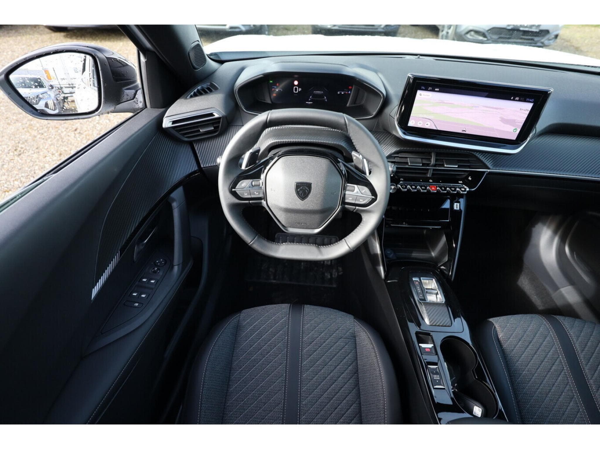 Peugeot 2008 1.2 Hybrid e-DSC6 145 Allure (2025) - Foto 8